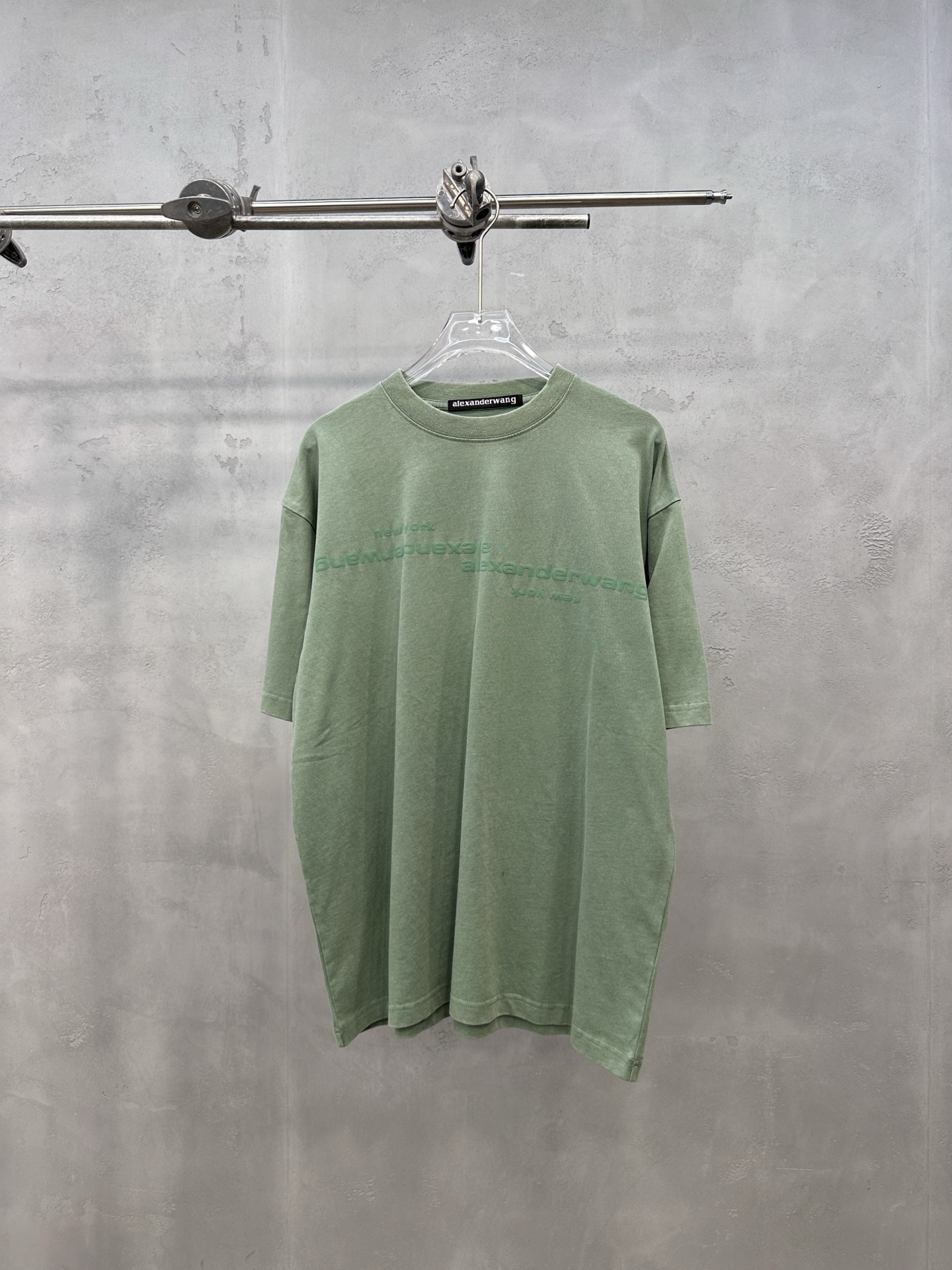 NO:891303,King | New short-sleeved t-shirt, ready-to-wear washed and fried with foam printing technology, casual and fashionable, same style for men and women, size sml,, alexander wang, T-shirt,19860909大王 ｜ 新款短袖t,成衣洗水炒色加发泡印花工艺,休闲时尚,男女同款,尺码sml,,alexander wang,T-shirt,,Women's clothing