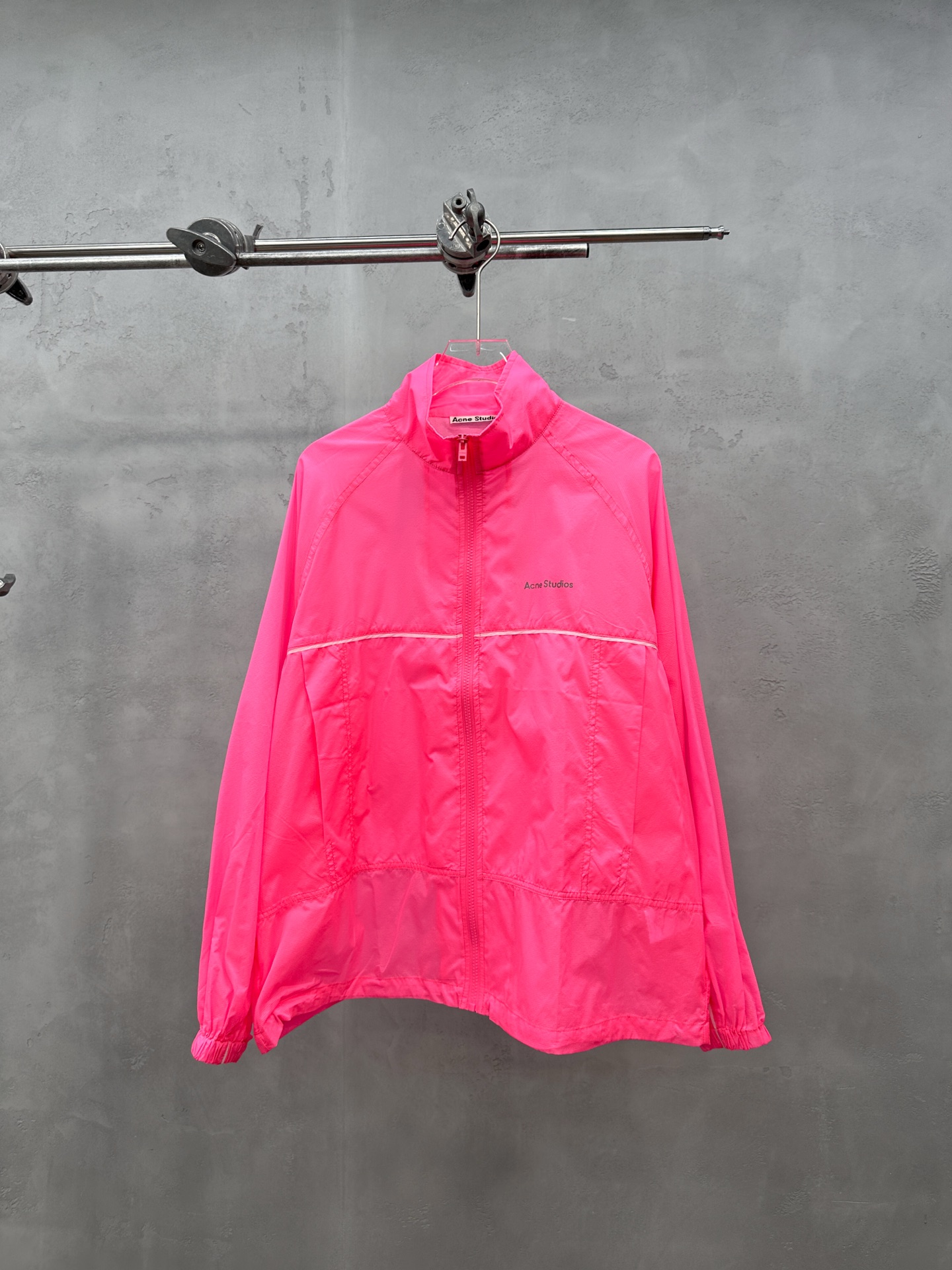 NO:891315,Acne | New sun protection top, brand classic reflective printed logo, machine edge rope structure design, casual and fashionable, size sml,,acne studios,19860909Acne ｜ 新款防晒上衣,品牌经典反光印花标,机边绳结构款式设计,休闲时尚,尺码sml,,acne studios,,Women's clothing