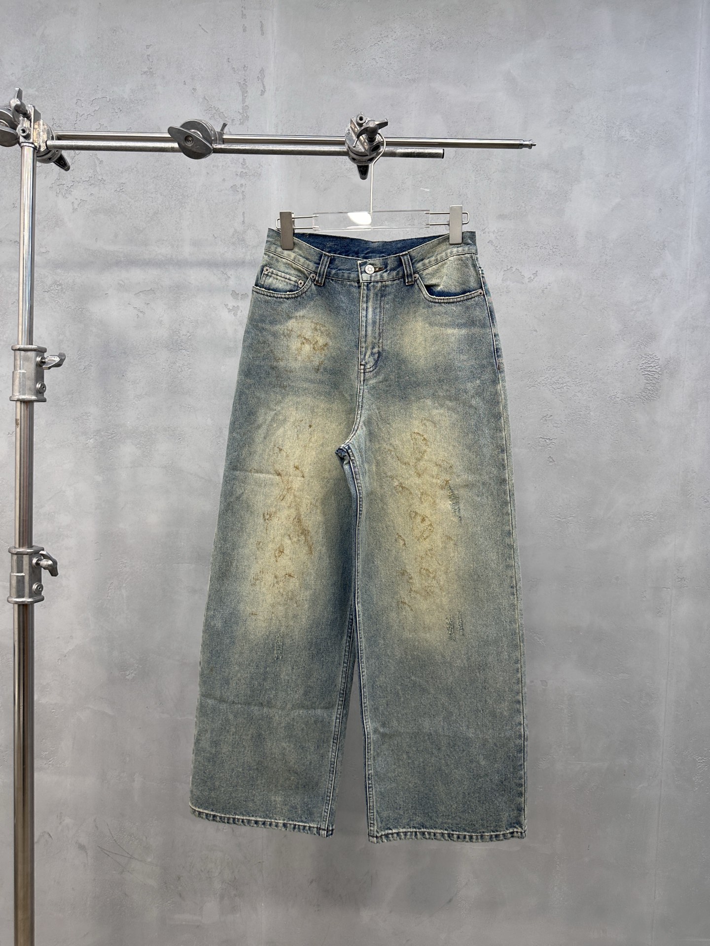 NO:892322,Acne ｜ New jeans, ready-to-wear washed and sprayed with mud technology and hot rhinestones, casual fashion, size sml,,acne studios,jeans,19860909Acne ｜ 新款牛仔裤,成衣洗水喷色泥浆工艺加烫钻,休闲时尚,尺码sml,,acne studios,jeans,,Women's clothing
