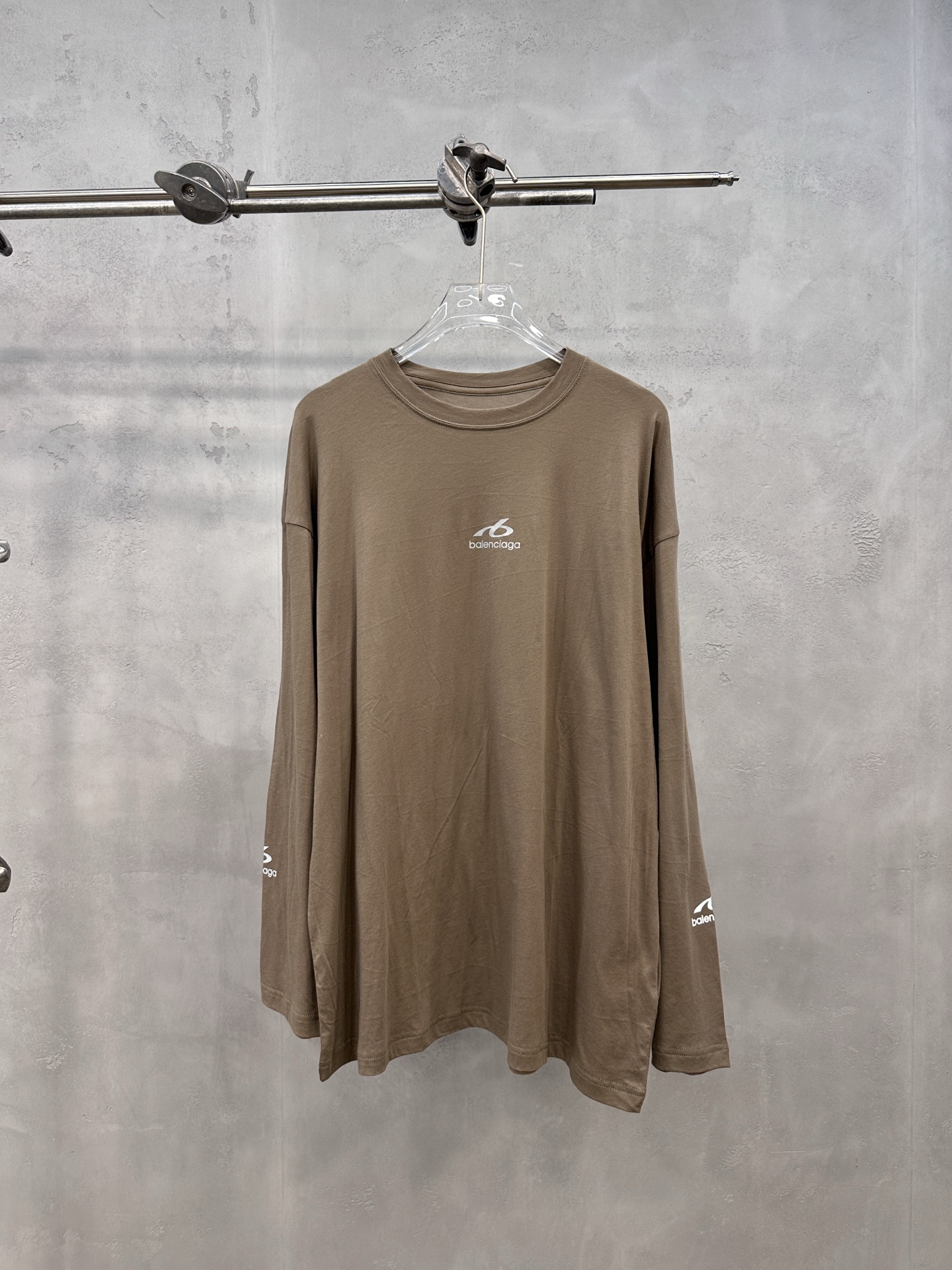 NO:892631,Paris | New long-sleeved bottoming, reflective printed logos all over the body, imported high-viscosity cotton fabric, casual and fashionable, size sml,,19860909巴黎 ｜ 新款长袖打底,全身四处反光印花标,进口高黏棉面料,休闲时尚,尺码sml,,,Women's clothing