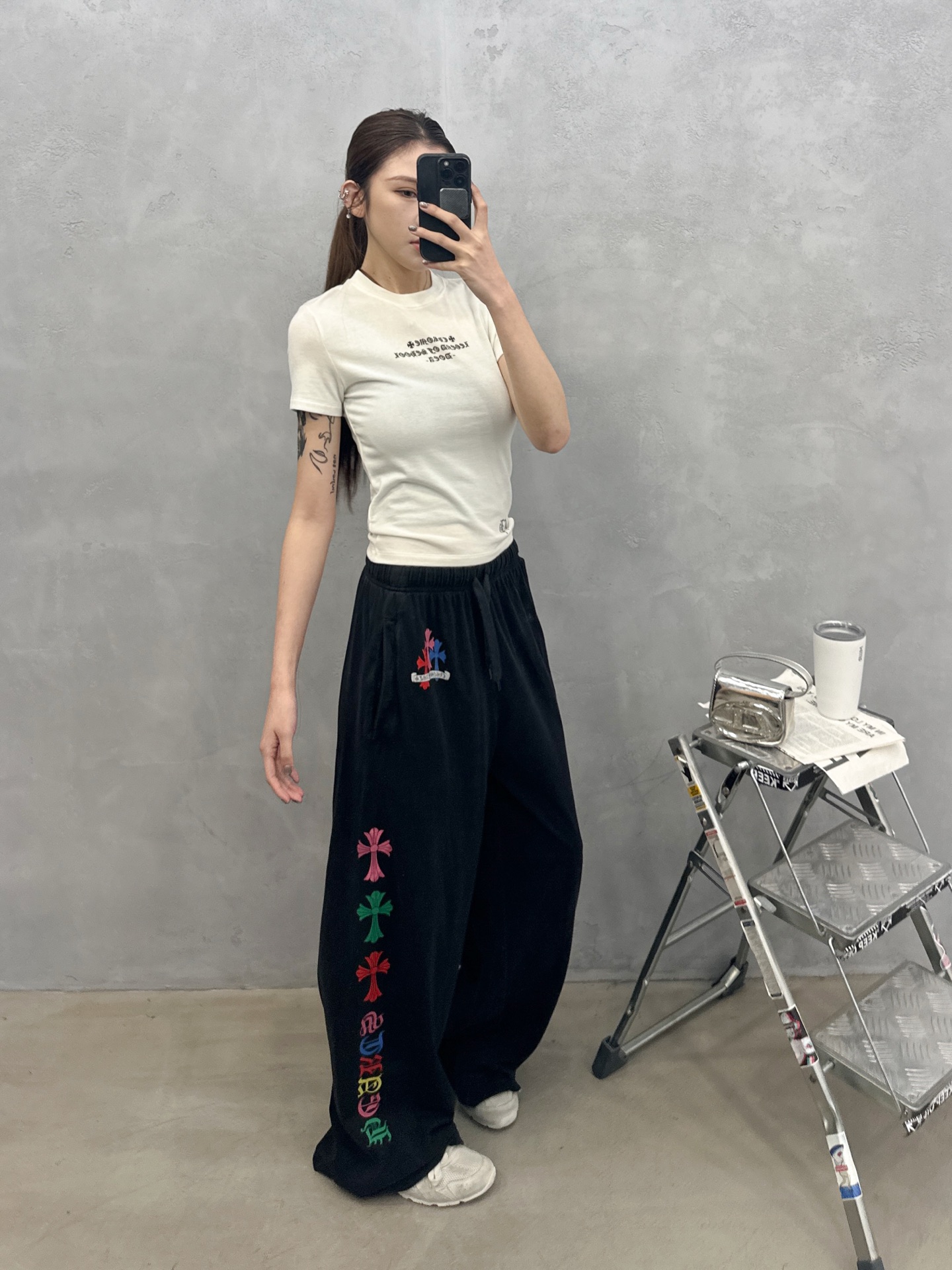 NO:900185,Chrome Hearts | New style sweatpants, ready-made garments washed and fried with multiple color prints, casual and fashionable, size sml,,chrome hearts,19860909克罗心 ｜ 新款卫裤,成衣洗水炒色工艺加多处彩色印花,休闲时尚,尺码sml,,chrome hearts,,Women's clothing