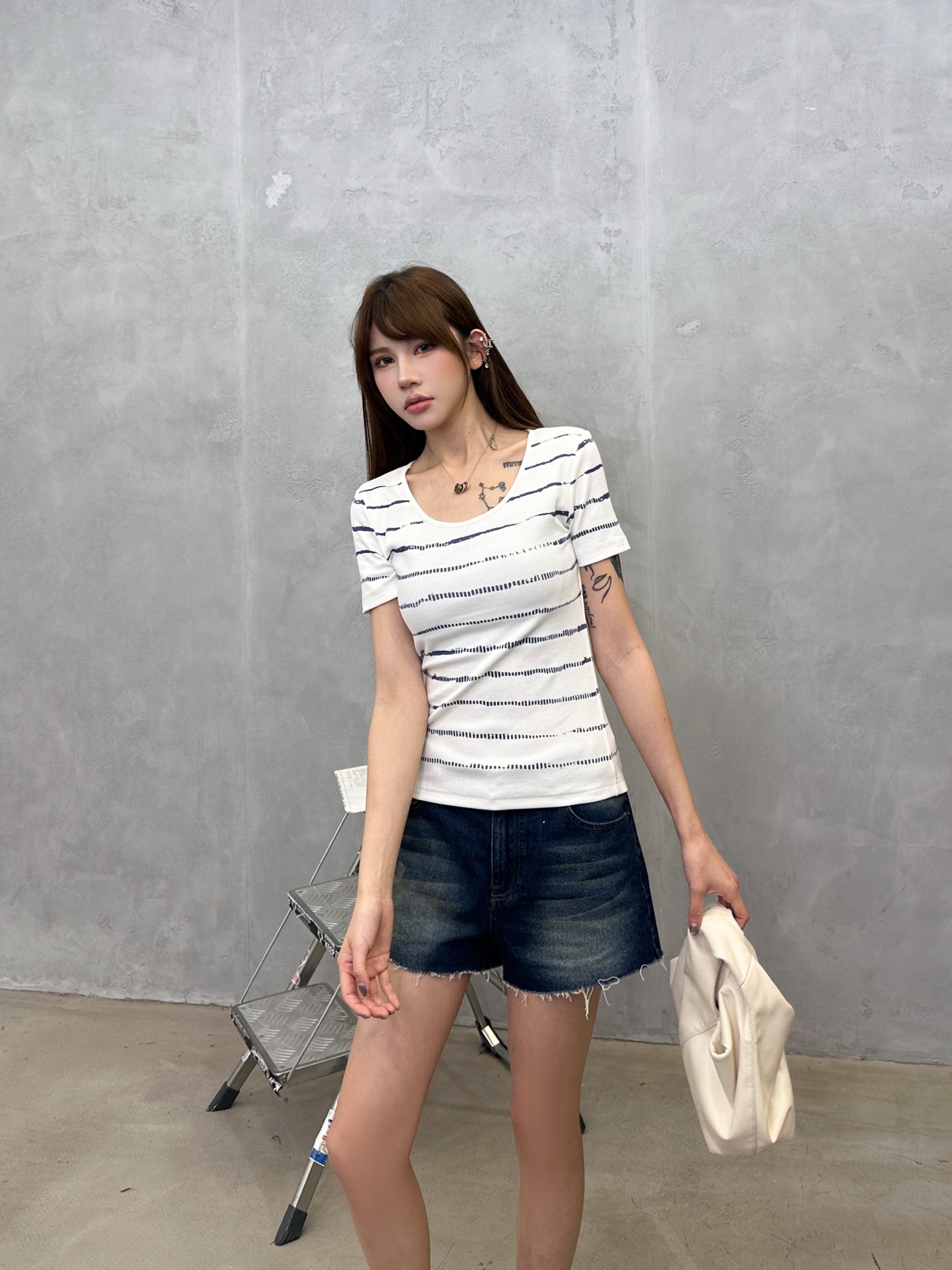 NO:907935,Paris ｜ New short-sleeved t-shirt, the latest content of the brand, digital direct printing technology, casual fashion, size sml,, T-shirt,19860909巴黎 ｜ 新款短袖t,品牌最新内容数码直喷印花工艺,休闲时尚,尺码sml,,T-shirt,,Women's clothing