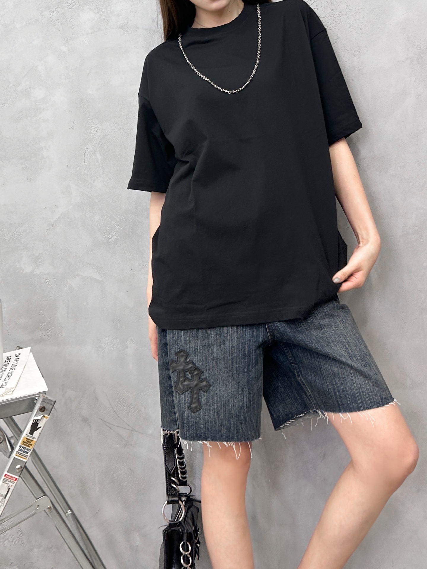 NO:907930,Chrome Hearts | New short-sleeved t-shirt, brand classic embroidery logo plus garment washing and hanging process, metal necklace style design with collar, casual and fashionable, size sml,, chrome hearts, T-shirt, necklace,19860909克罗心 ｜ 新款短袖t,品牌经典刺绣标加成衣洗水吊磨工艺,领口钉金属项链款式设计,休闲时尚,尺码sml,,chrome hearts,T-shirt,necklace,,Women's clothing
