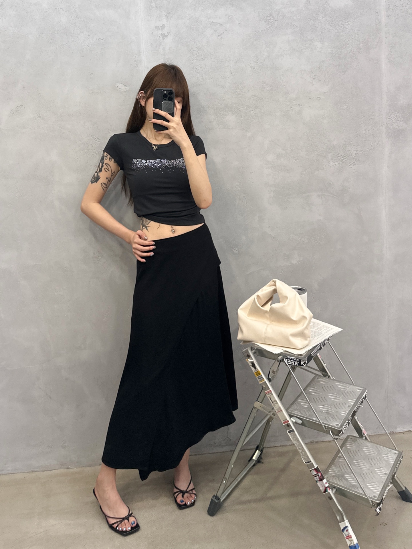 NO:907910,Margiela ｜ New casual skirt, rayon cotton blended fabric spliced ​​with composite polyester fiber style design, casual fashion, size sml,,masion margiela,skirts,19860909马吉拉 ｜ 新款休闲半裙,人丝棉混纺面料拼接复合聚酯纤维款式设计,休闲时尚,尺码sml,,masion margiela,skirts,,Women's clothing