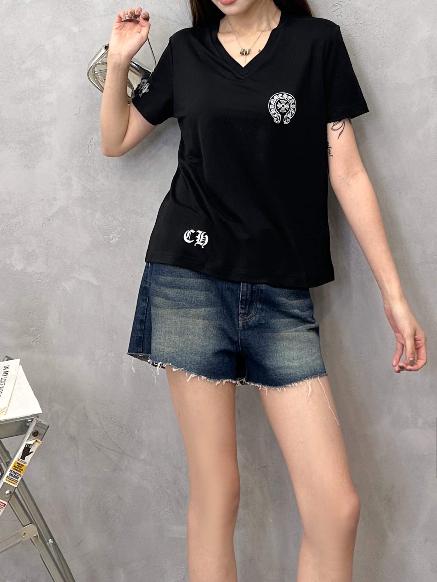 NO:907898,Chrome Hearts ｜ New short-sleeved T-shirt, imported special viscose breathable fabric, five-point printing technology on the whole body, casual and fashionable, size sml, chrome hearts, T-shirt,19860909克罗心 ｜ 新款短袖t,进口特殊黏胶透气面料,全身五处印花工艺,休闲时尚,尺码sml,,chrome hearts,T-shirt,,Women's clothing