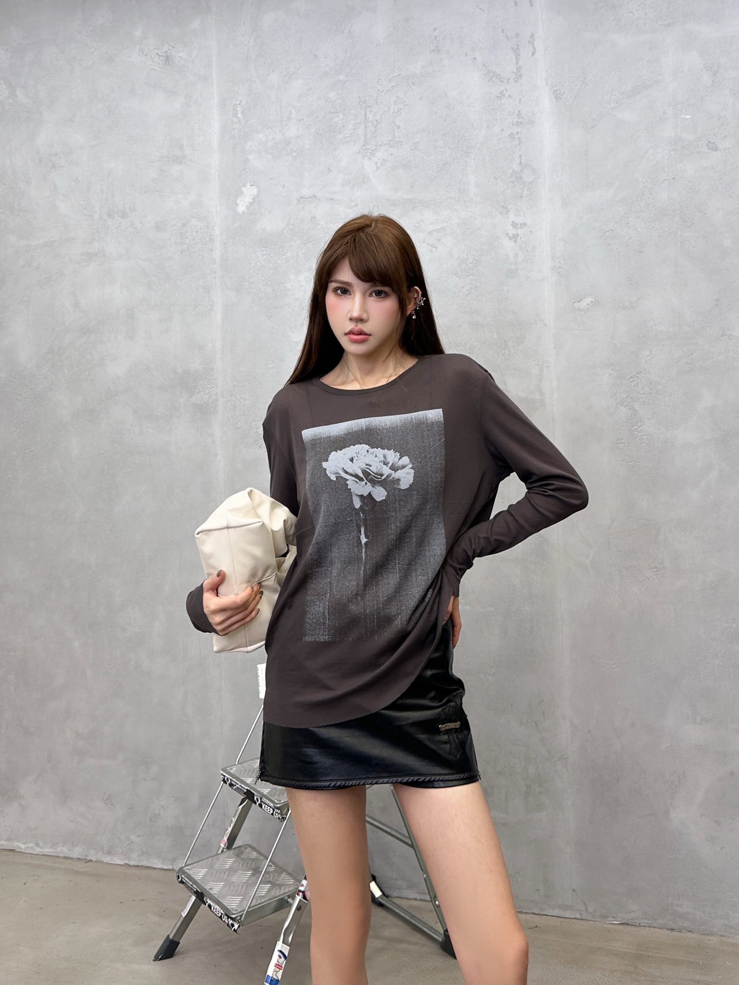 NO:907892,Paris | New long-sleeved base layer, imported long-staple cotton fabric, front and rear white ink direct-jet printing technology, casual and fashionable, size sml,,19860909巴黎 ｜ 新款长袖打底,进口长绒棉面料,前后白墨直喷印花工艺,休闲时尚,尺码sml,,,Women's clothing