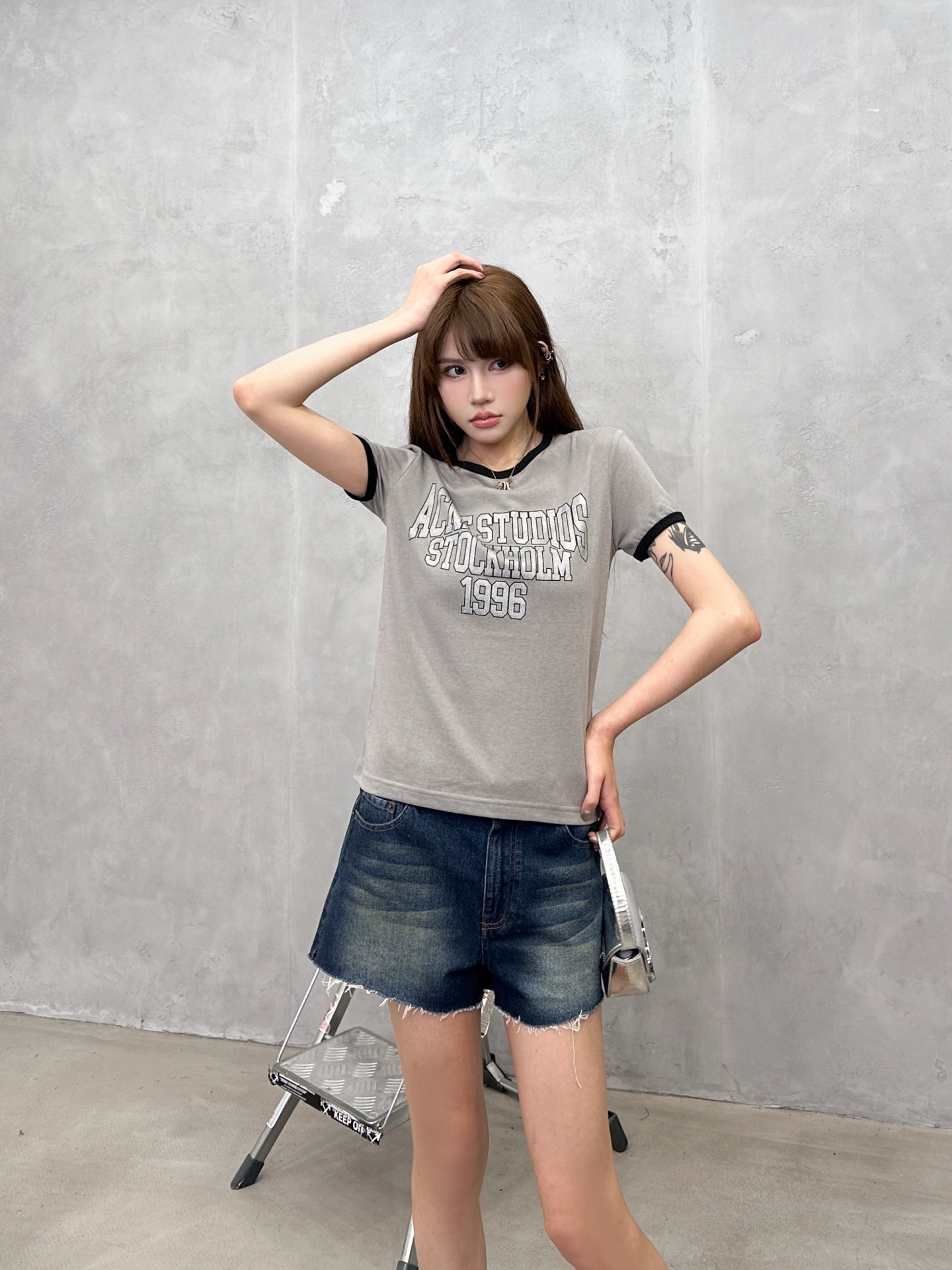 NO:909978,Acne | New short-sleeved t-shirt, garment washing and color fixation process, brand's latest letter printing, lyocell cotton fabric, contrasting thread design, size sml,,acne studios,T-shirt,19860909Acne ｜ 新款短袖t,成衣洗水固色工艺,品牌最新字母印花,莱赛尔棉面料,撞色螺纹设计,尺码sml,,acne studios,T-shirt,,Women's clothing