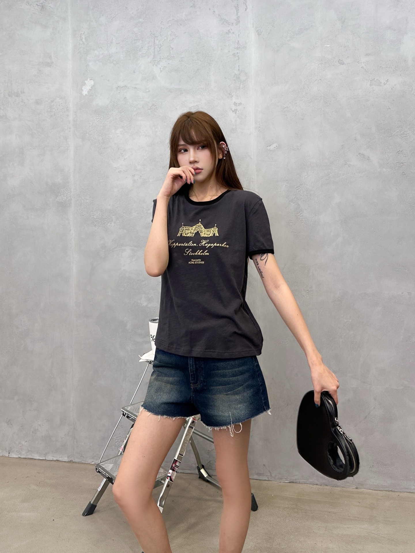NO:926880,Acne | New short-sleeved t-shirt, the brand's latest hot silver printing content, contrasting thread style design, casual and fashionable, size sml,,acne studios,T-shirt,19860909Acne ｜ 新款短袖t,品牌最新烫银印花内容,撞色螺纹款式设计,休闲时尚,尺码sml,,acne studios,T-shirt,,Women's clothing