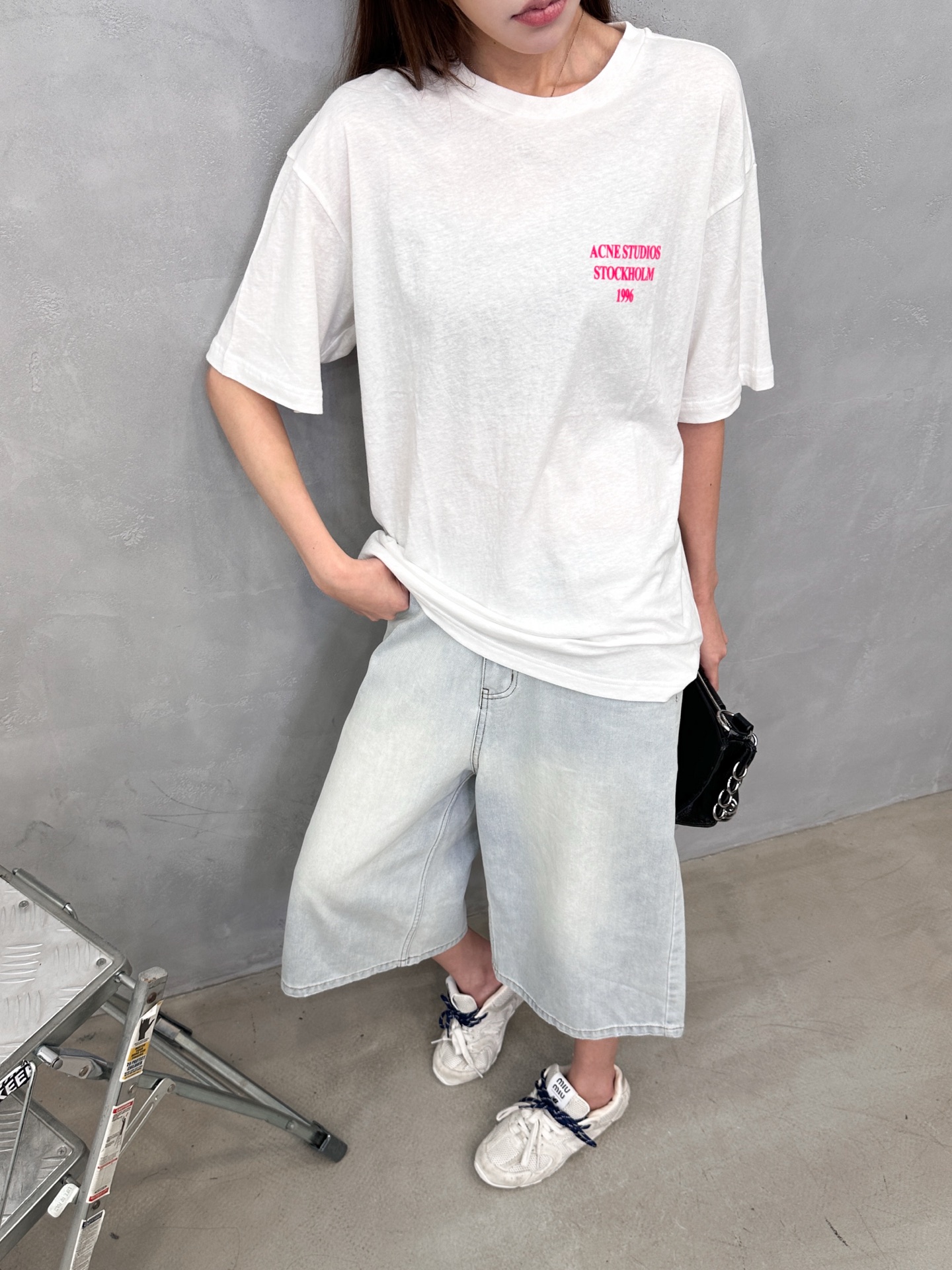 NO:958263,Acne | New short-sleeved t-shirt, ready-to-wear washed and with classic letter flocking printing on the front and back, fashionable and casual, size sml,,acne studios,T-shirt,19860909Acne ｜ 新款短袖t,成衣洗水加前后经典字母植绒印花工艺,时尚休闲,尺码sml,,acne studios,T-shirt,,Women's clothing