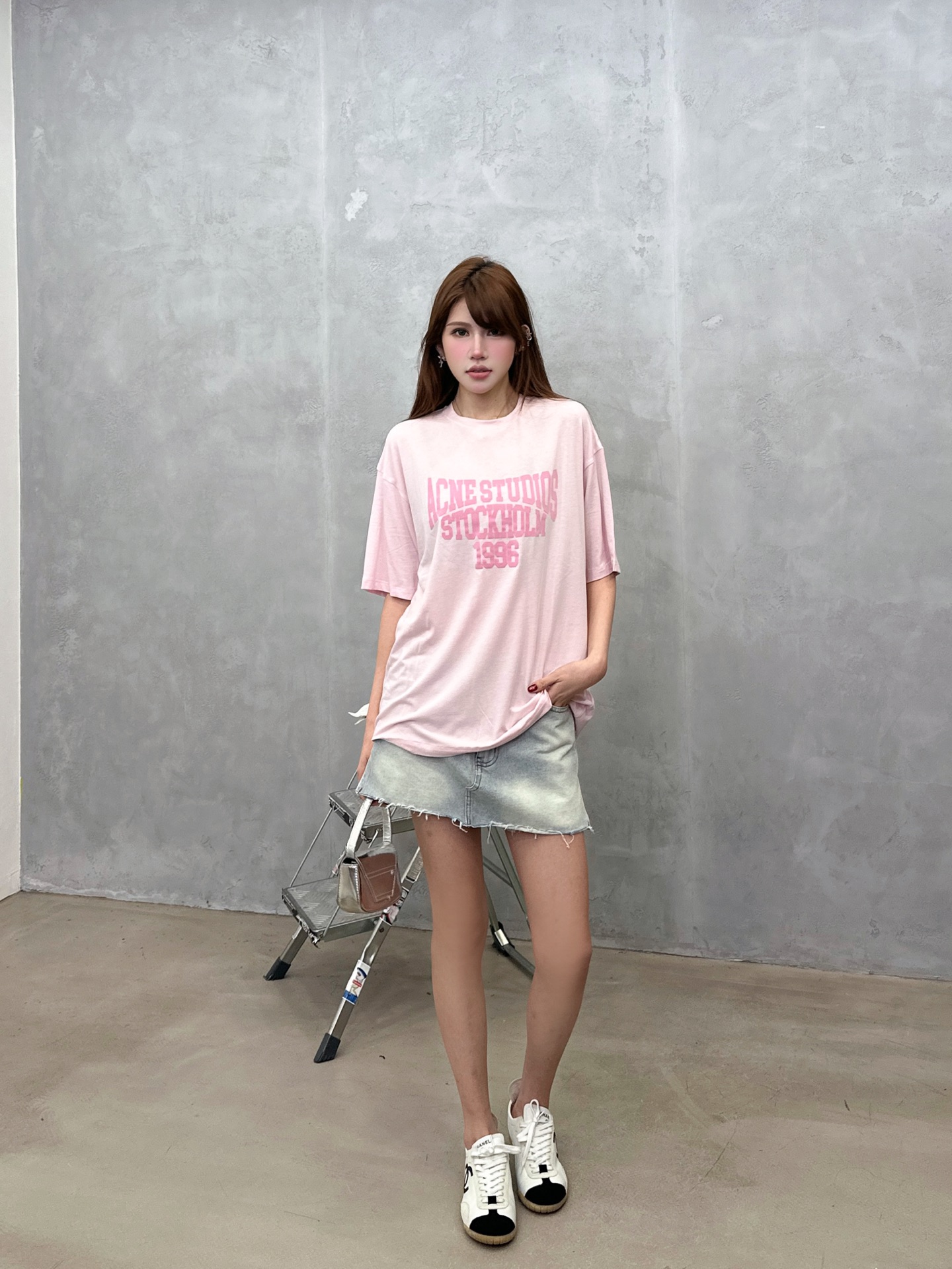 NO:958275,Acne | New short-sleeved T-shirt, the brand's latest letter flocking printing technology, imported lyocell wool blended fabric, casual fashion, size sml,,acne studios,T-shirt,19860909Acne ｜ 新款短袖t,品牌最新字母植绒印花工艺,进口莱赛尔羊毛混纺面料,休闲时尚,尺码sml,,acne studios,T-shirt,,Women's clothing