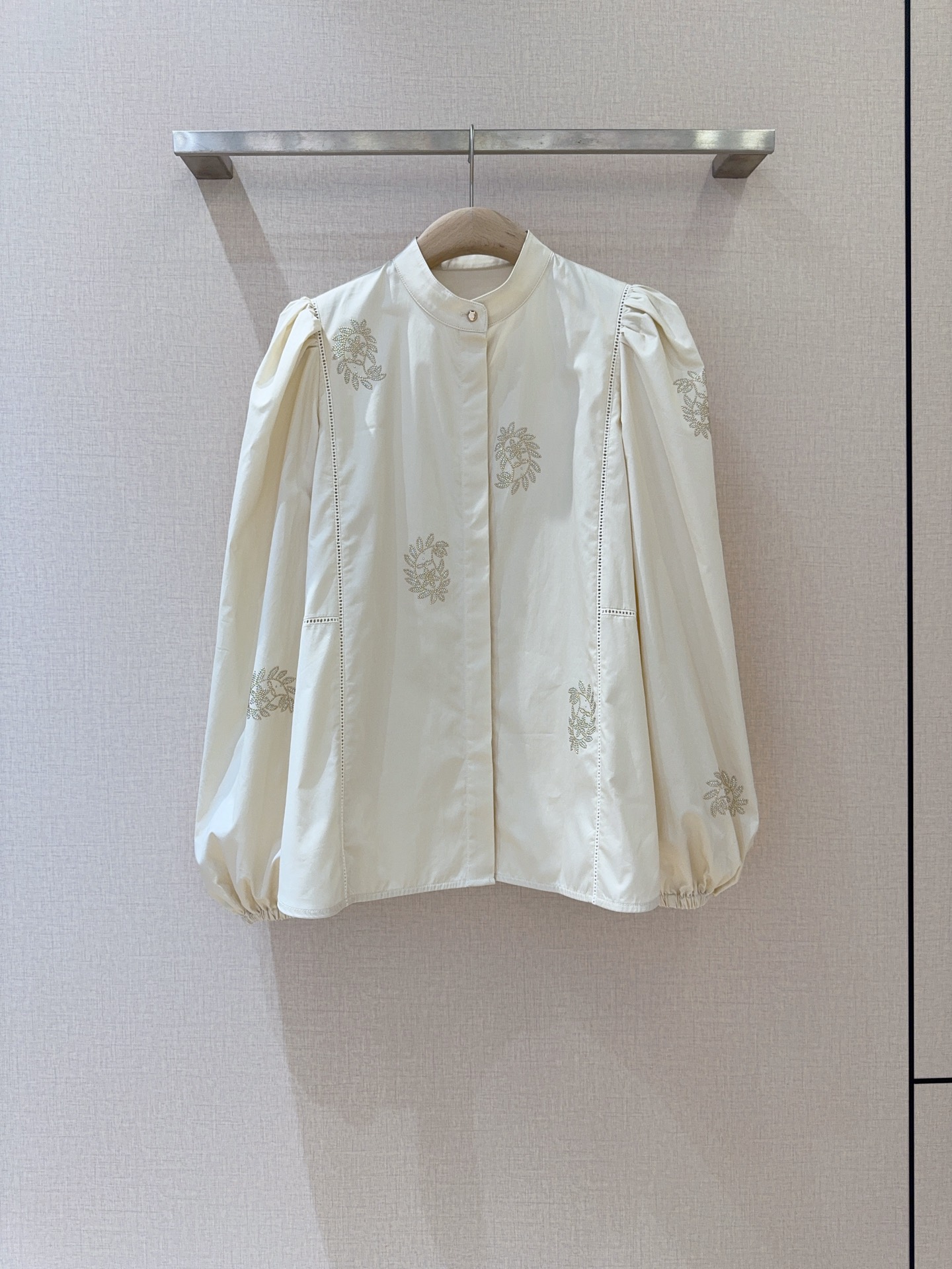 “Maxmara A25 Elegant Suit for Single Female with Bubble Sleeve Design and Hot Drilling Process – Review”