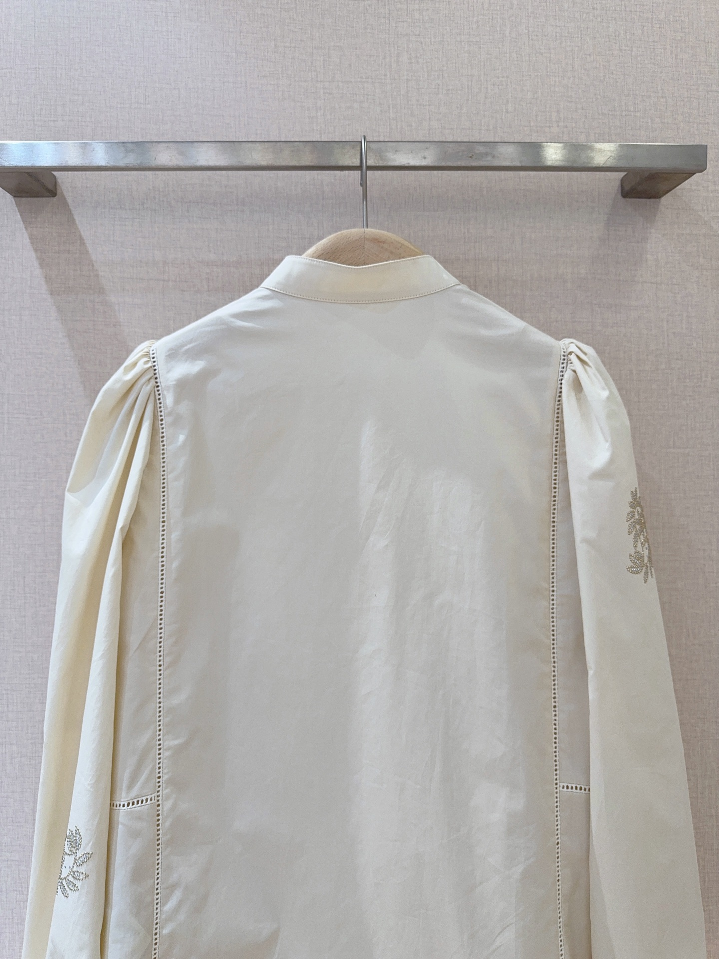 “Maxmara A25 Elegant Suit for Single Female with Bubble Sleeve Design and Hot Drilling Process – Review” - 图片 6