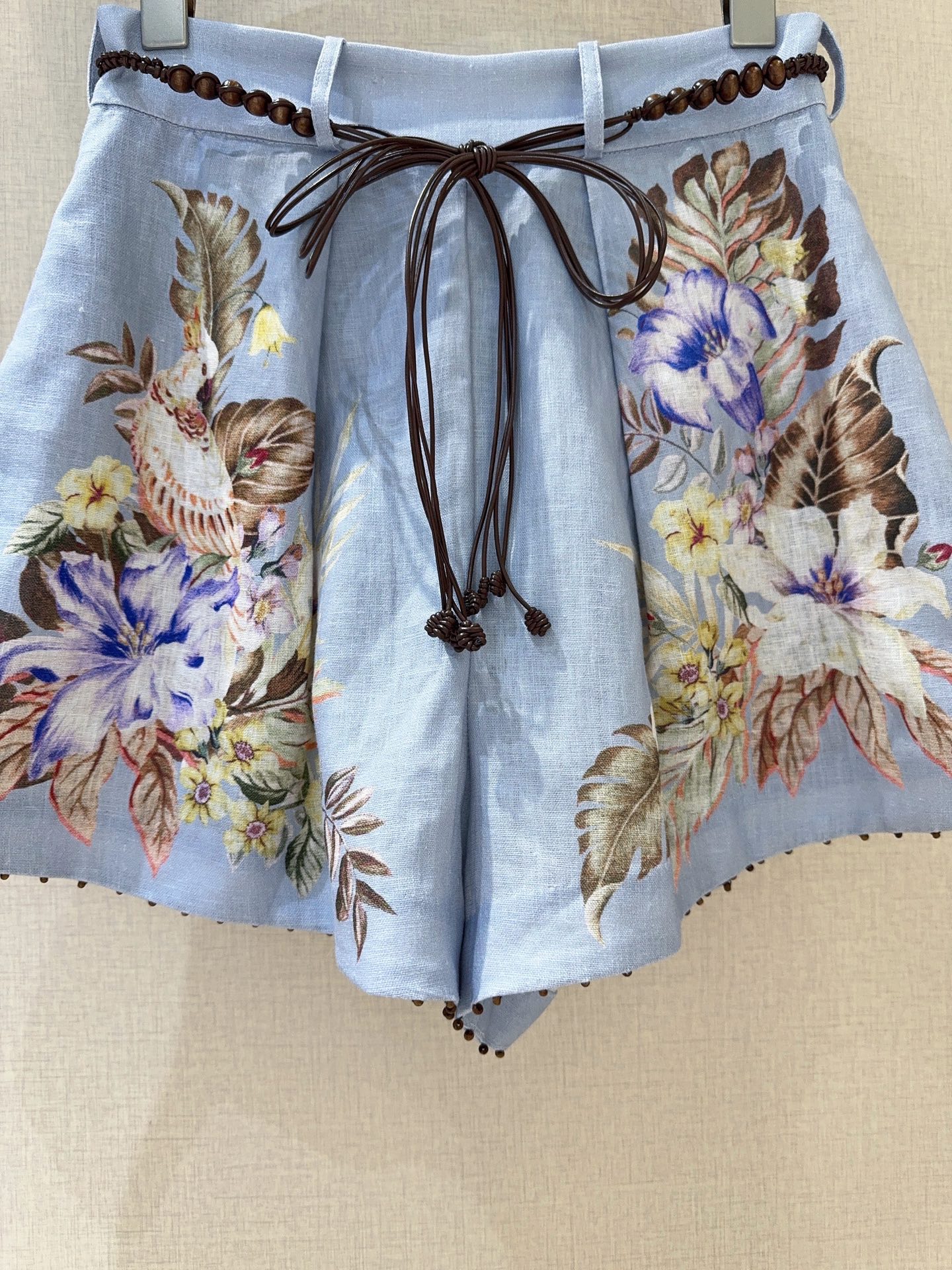 Blue Linen Shorts with Bead Belt and Hidden Zipper Design – ZIMMERA*N*N Collection - 图片 3