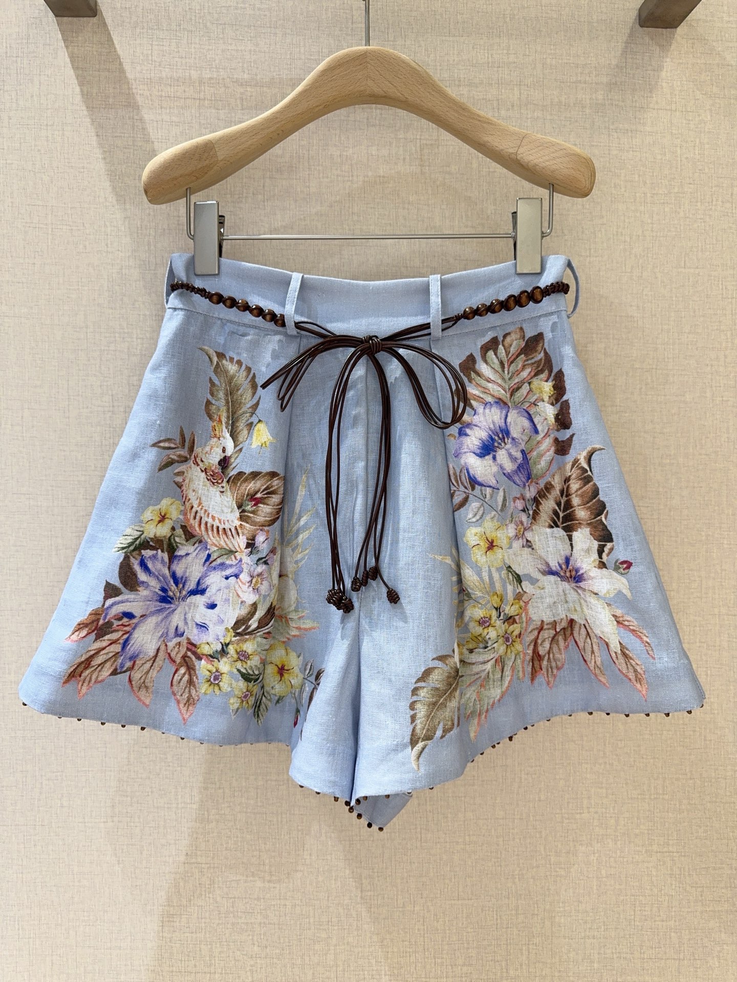 Blue Linen Shorts with Bead Belt and Hidden Zipper Design – ZIMMERA*N*N Collection - 图片 2