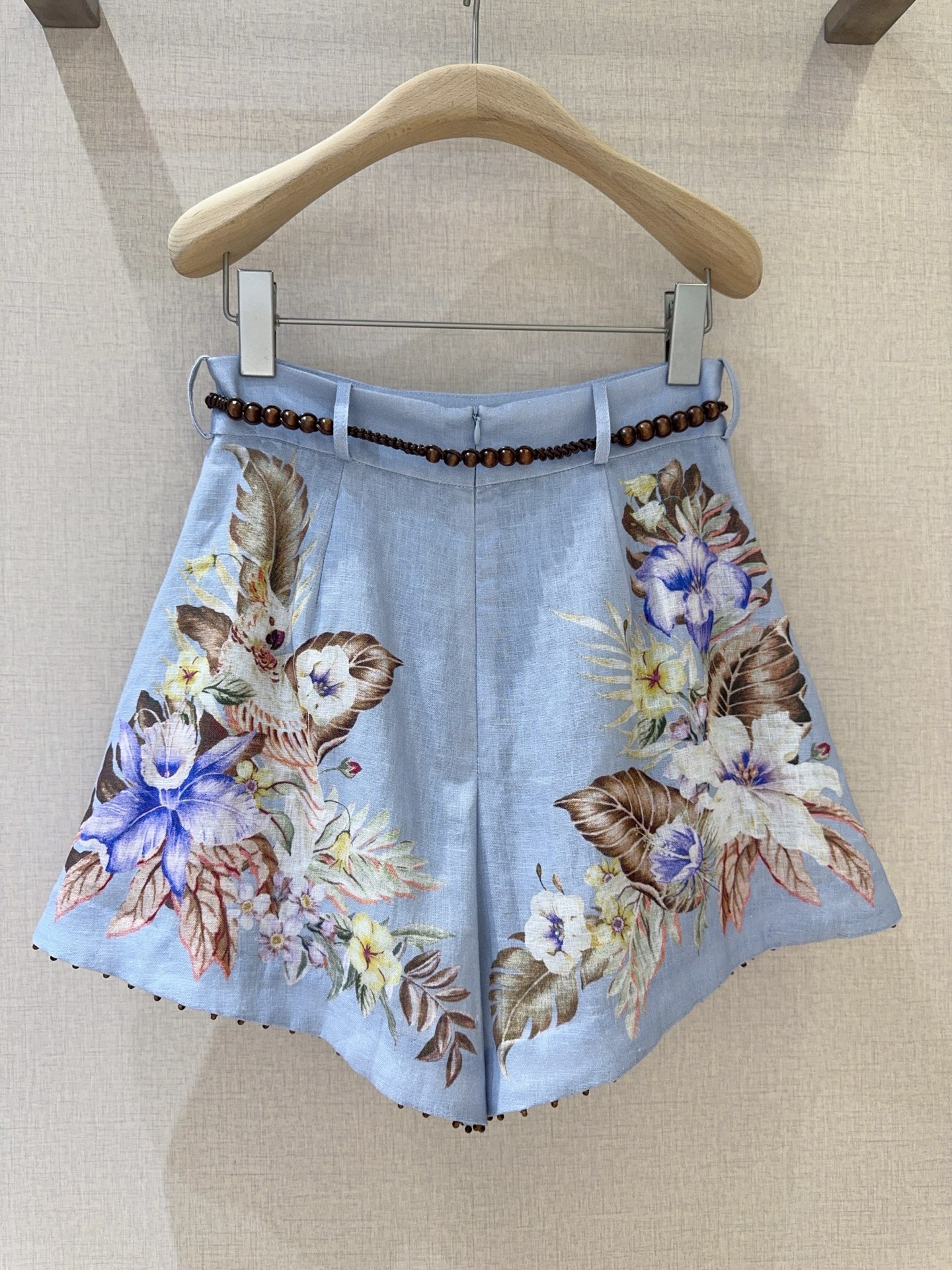 Blue Linen Shorts with Bead Belt and Hidden Zipper Design – ZIMMERA*N*N Collection - 图片 5