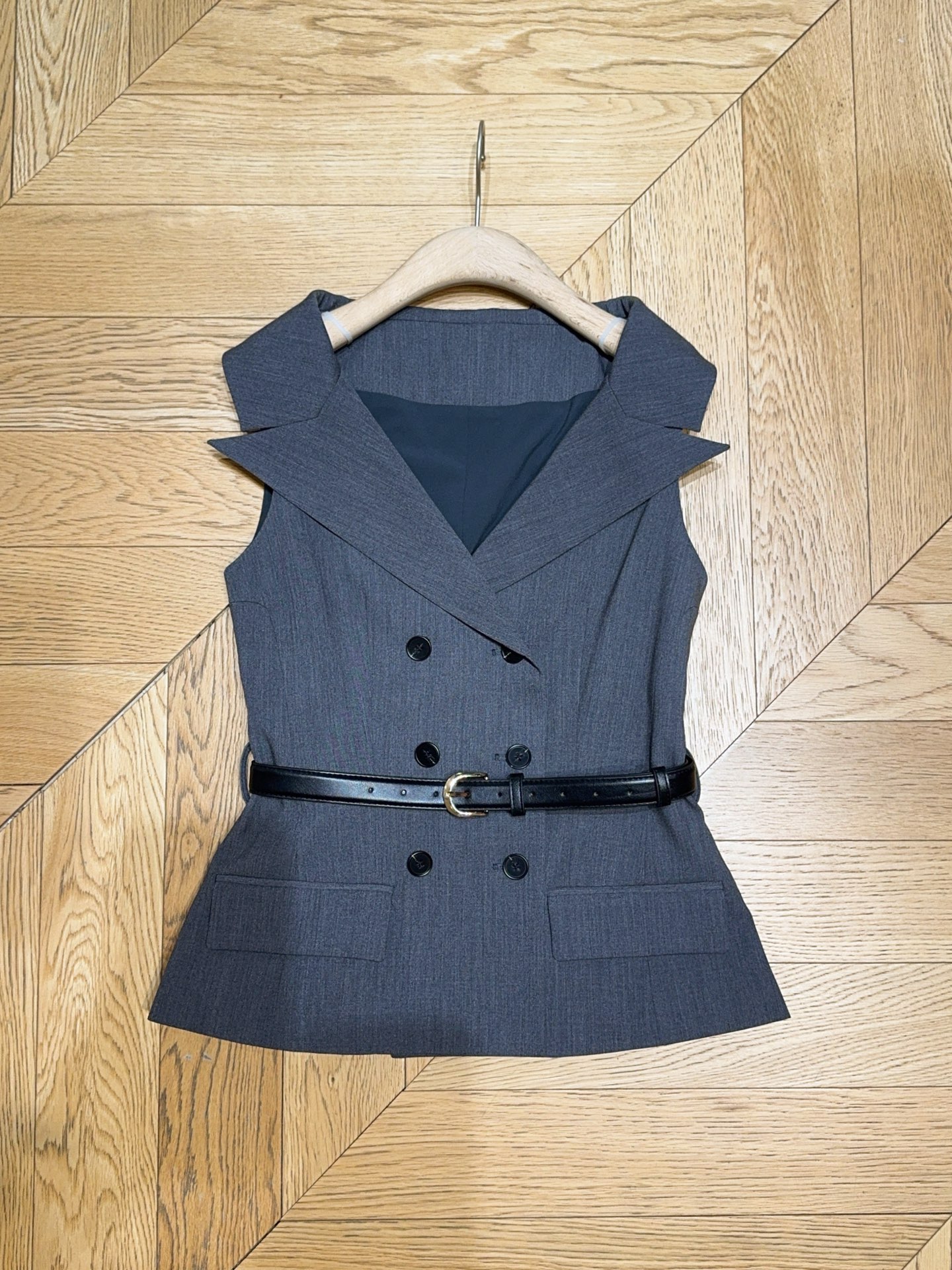 Innovative Single-Size Female Suit with Vest-Like Design and Double Buttons - 图片 7