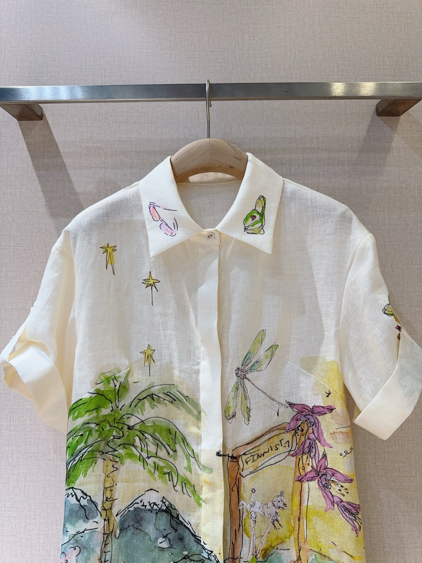 ALEMAI*S新品推荐🆕……印花宽松短袖衬衫上衣，亚麻面料制成，棕榈树舒展、蜻蜓停驻，还有星星与花朵点