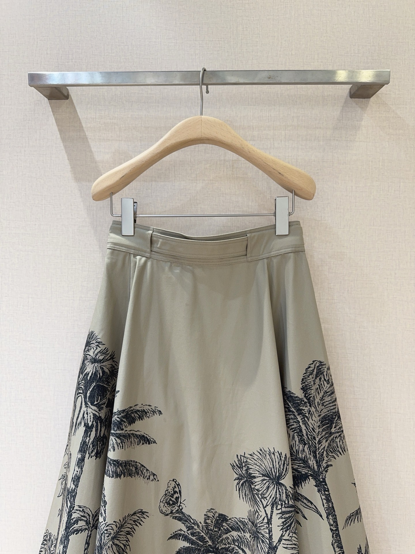 Elegant Cotton Blend Midi Skirt with Coconut Tree and Butterfly Design 6 i1755588332950 1947 0 4