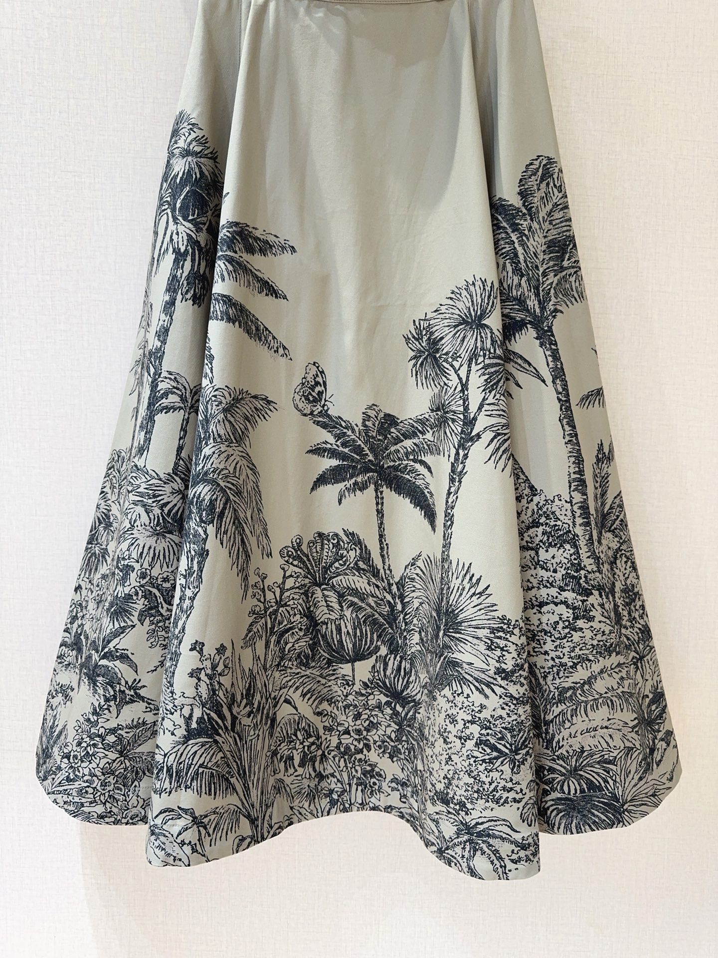 Elegant Cotton Blend Midi Skirt with Coconut Tree and Butterfly Design 7 i1755588333013 7074 0 5