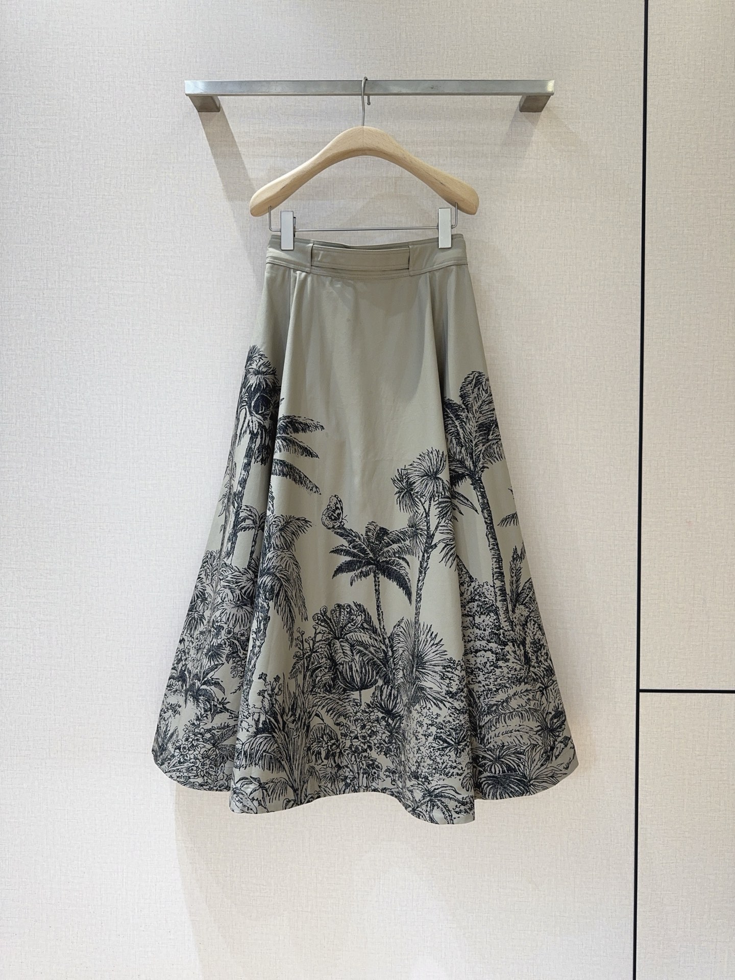Elegant Cotton Blend Midi Skirt with Coconut Tree and Butterfly Design 5 i1755588334726 3817 0 3
