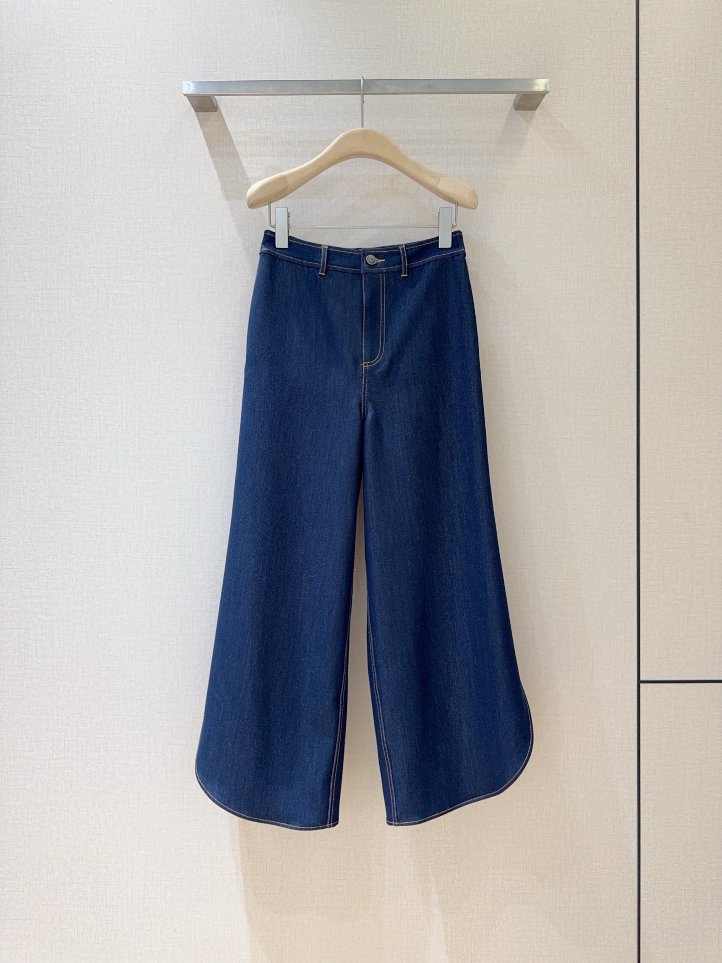 Pantalones Vaqueros Acampanados de Cintura Alta con Dobladillo Irregular
