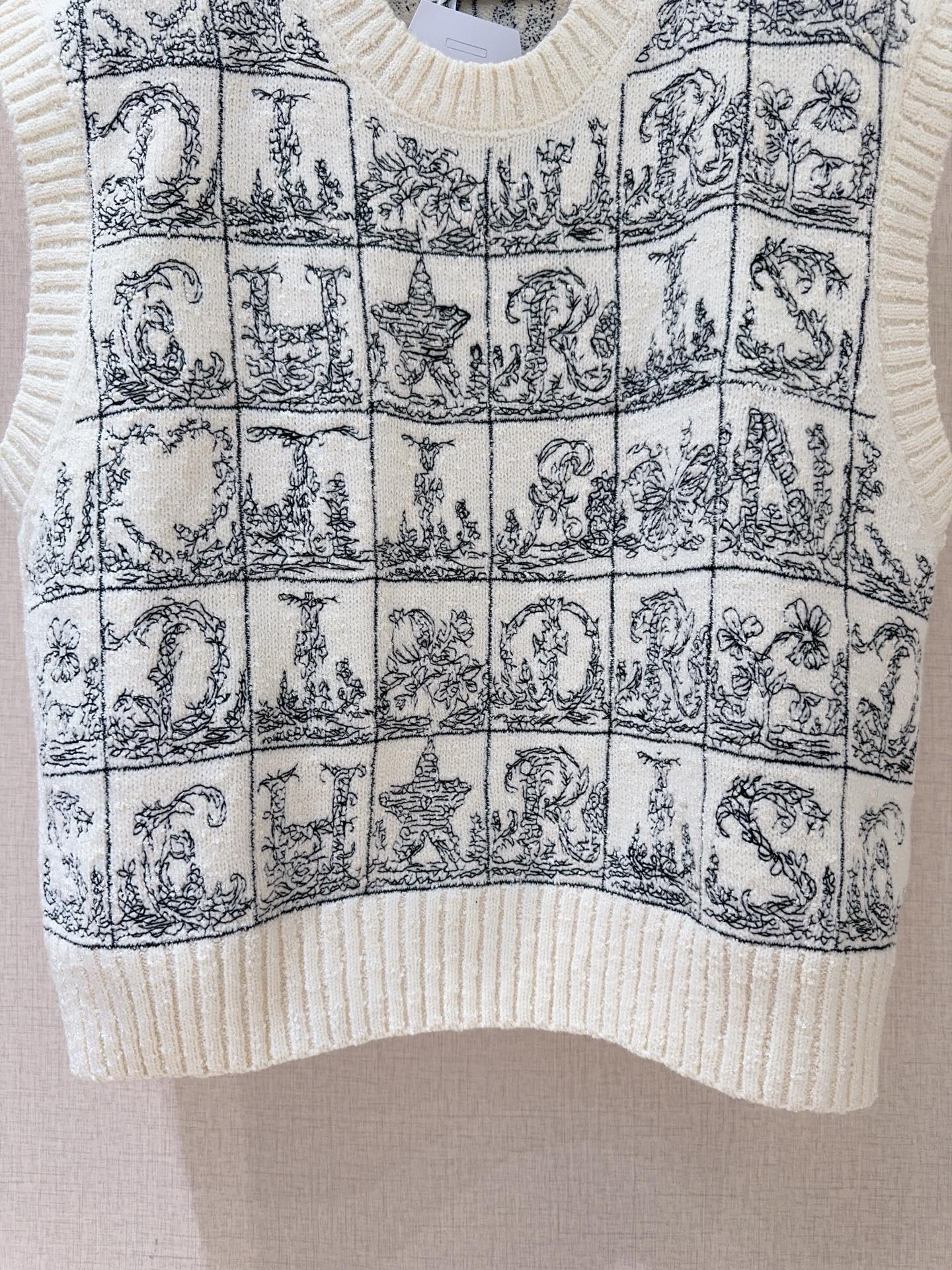 Elegant Sleeveless Knit Vest Top - Classic Design & Comfortable Fit 4 i1761378391651 3155 0 2