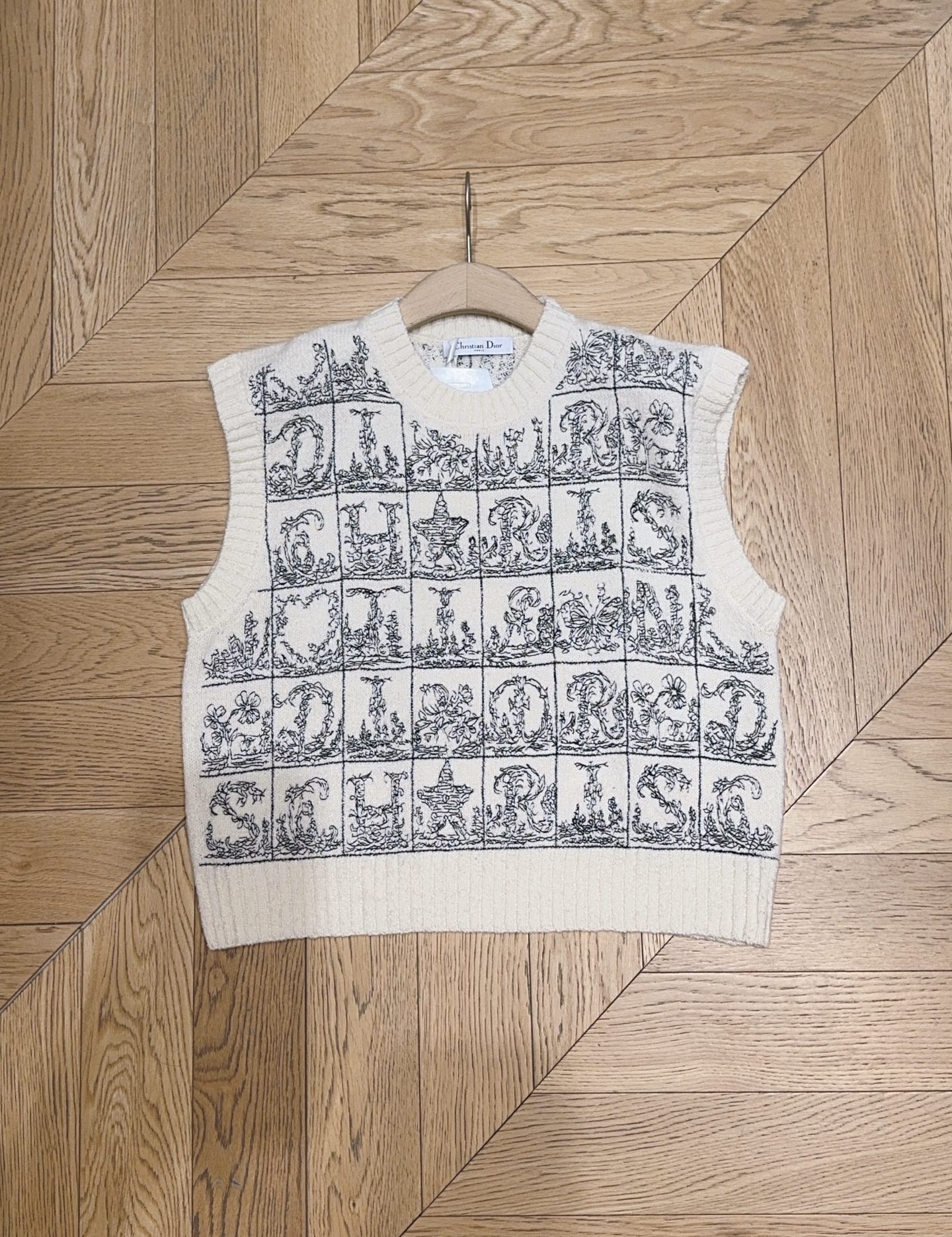Elegant Sleeveless Knit Vest Top - Classic Design & Comfortable Fit 9 i1761378391813 5369 0 7