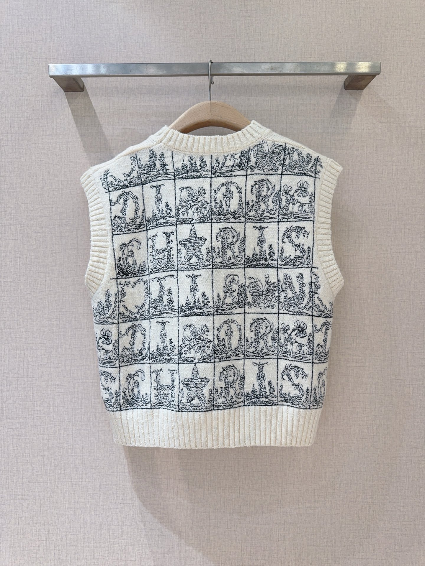 Elegant Sleeveless Knit Vest Top - Classic Design & Comfortable Fit 5 i1761378392653 9840 0 3