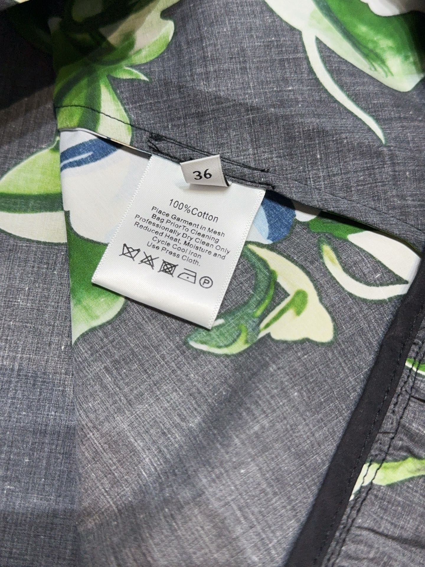 Leo&Lin新款推荐🆕❤️……花卉印花衬衫连衣裙👗，轻薄棉质面料，短袖➕翻领与前襟纽扣设计，兼具休闲与