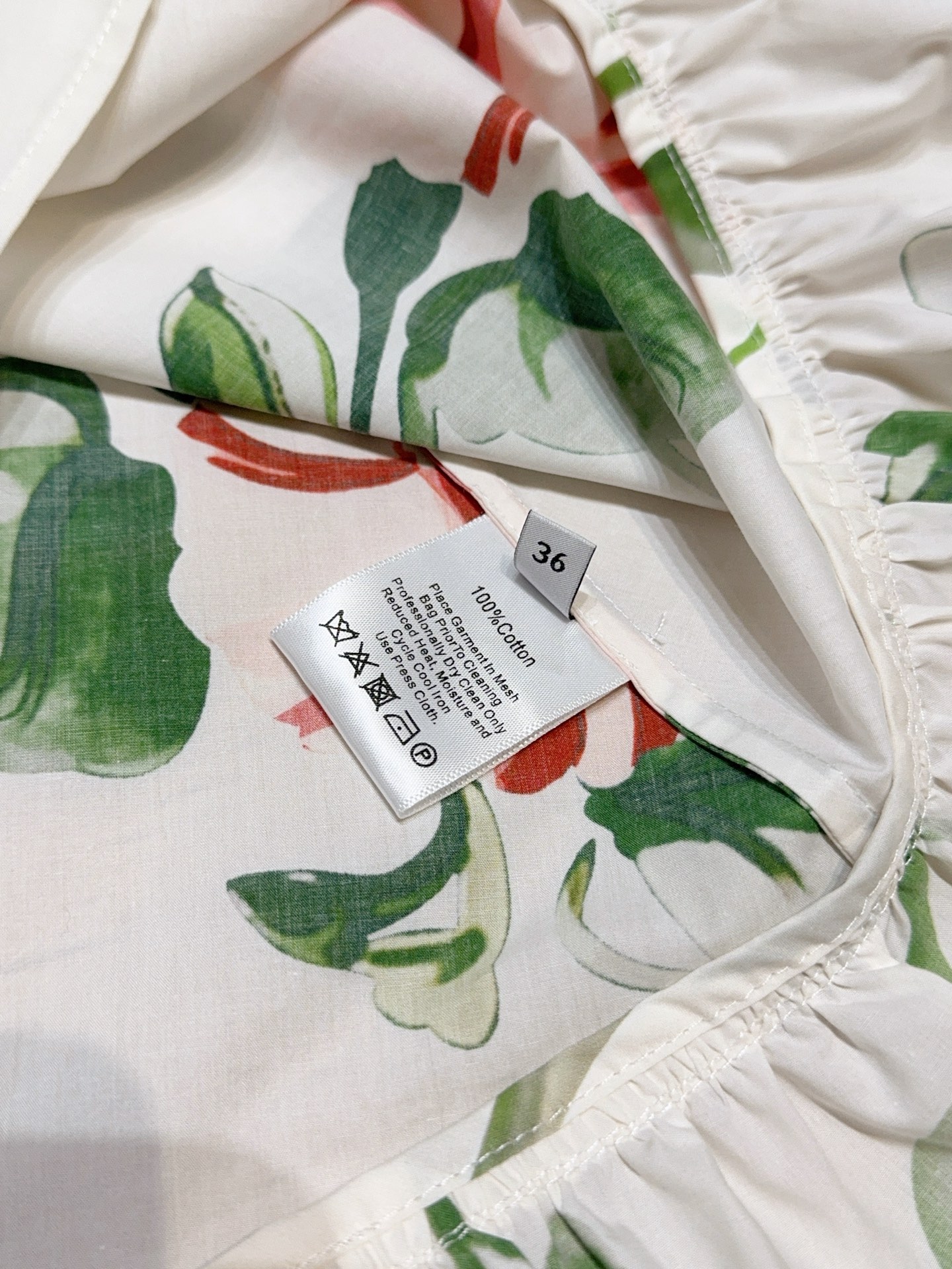 Leo&Lin新款推荐🆕❤️……花卉印花衬衫连衣裙👗，轻薄棉质面料，短袖➕翻领与前襟纽扣设计，兼具休闲与