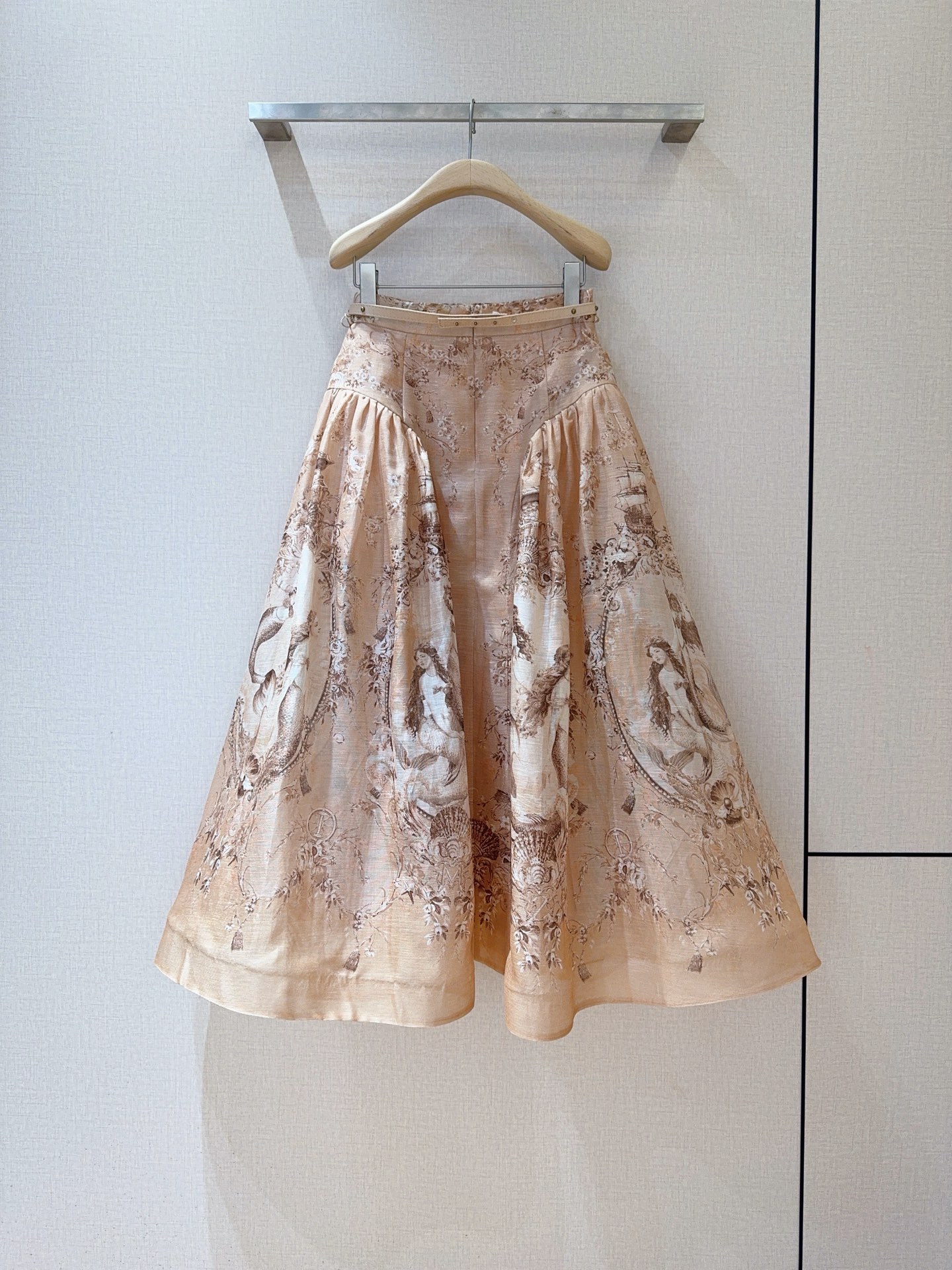 ZIMMERM*A*N*N 新品推荐🆕……长款半身裙，选用丝麻欧根纱面料制成，裙腰固定式设计，配有一条可