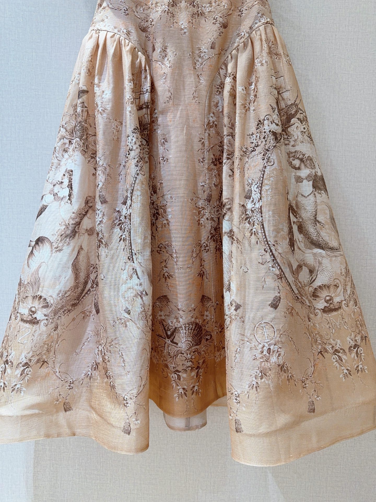 ZIMMERM*A*N*N 新品推荐🆕……长款半身裙，选用丝麻欧根纱面料制成，裙腰固定式设计，配有一条可