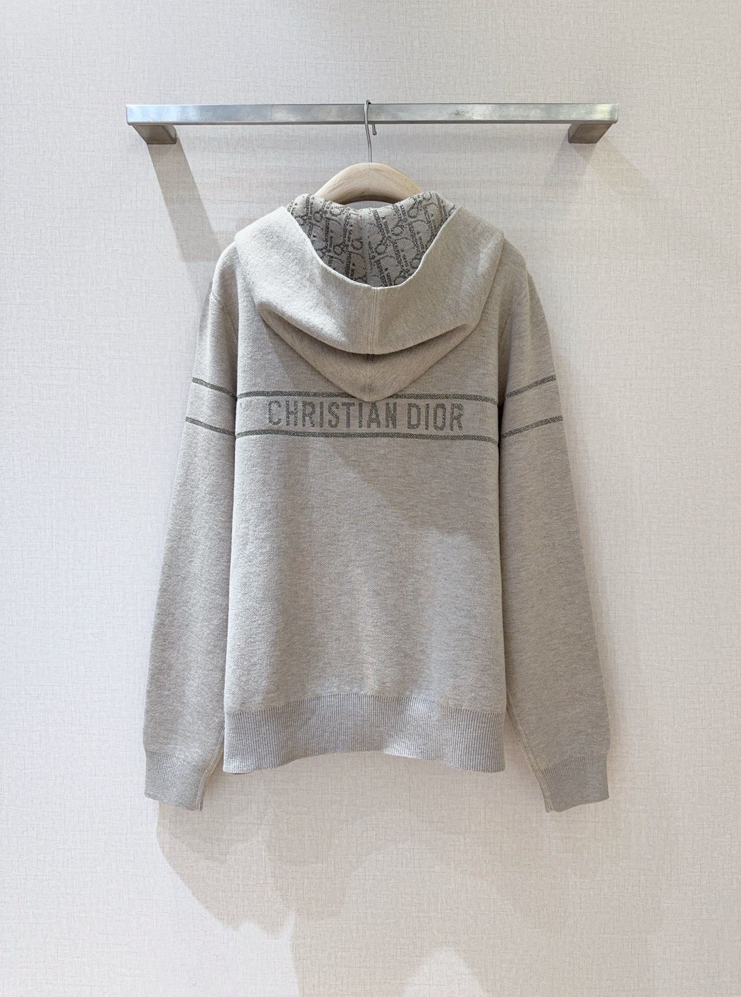 D家秋冬新品[爱心]🆕……双面穿连帽针织外套，休闲连帽剪裁兼顾松弛感与包容性，适配多身形，低调显质感，拉