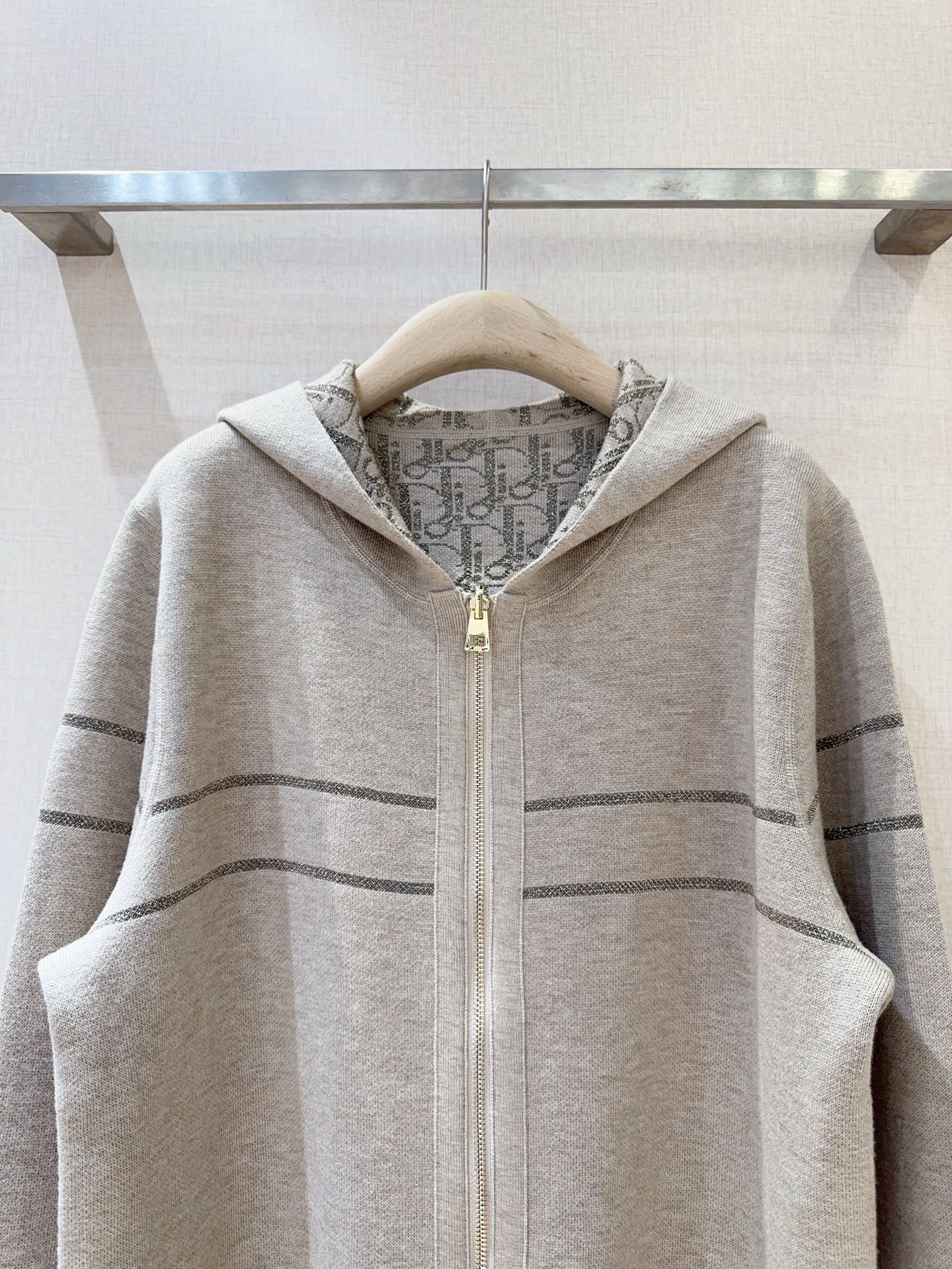 D家秋冬新品[爱心]🆕……双面穿连帽针织外套，休闲连帽剪裁兼顾松弛感与包容性，适配多身形，低调显质感，拉