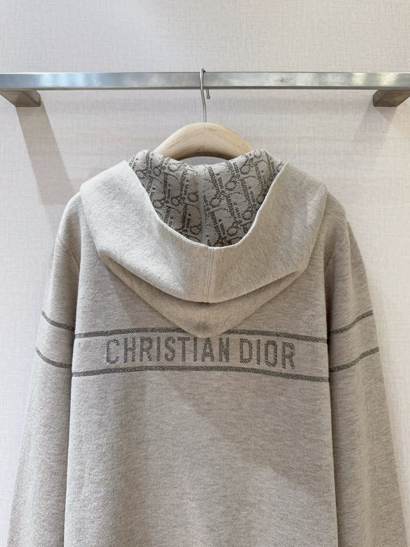 D家秋冬新品[爱心]🆕……双面穿连帽针织外套，休闲连帽剪裁兼顾松弛感与包容性，适配多身形，低调显质感，拉