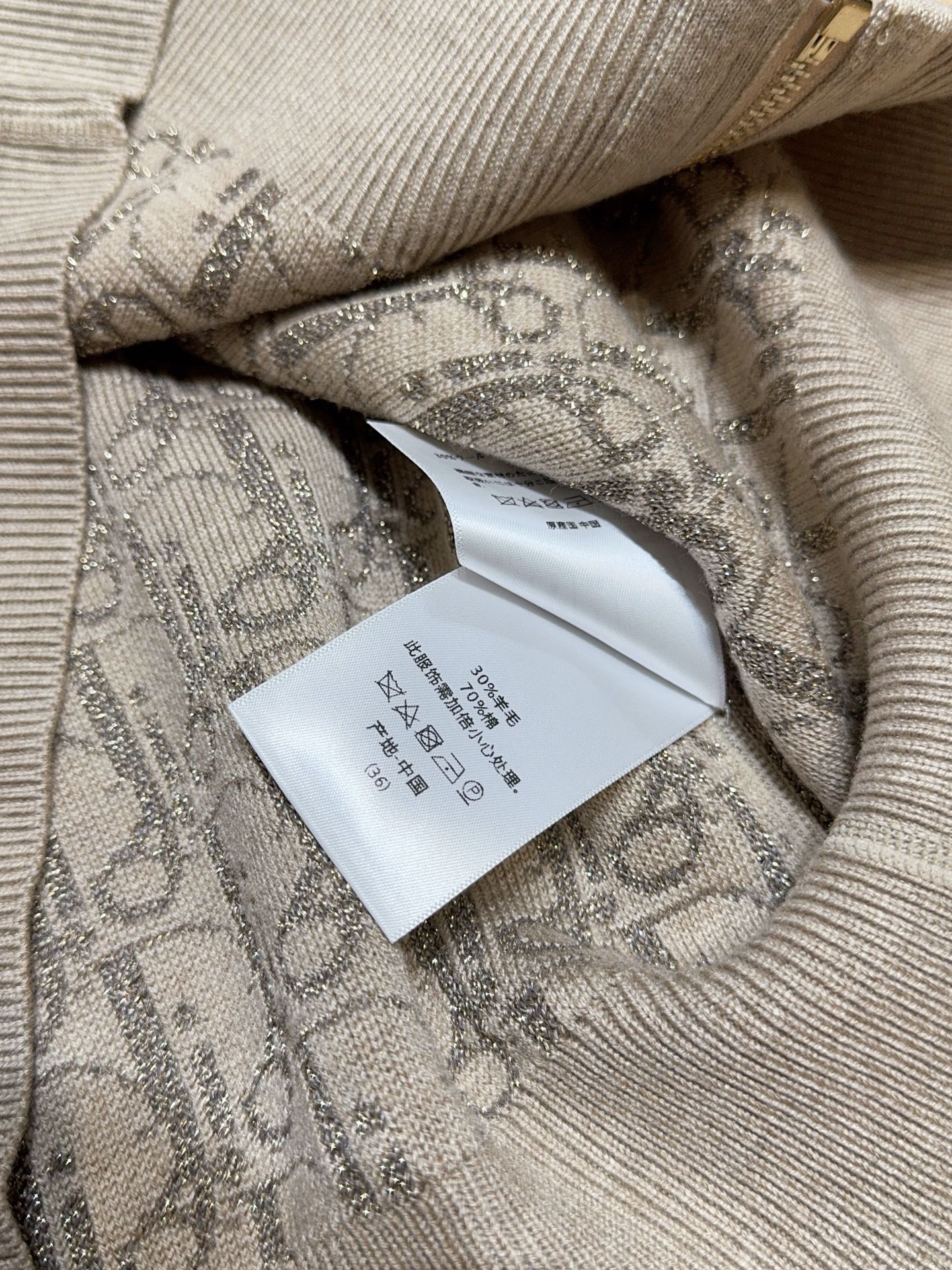 D家秋冬新品[爱心]🆕……双面穿连帽针织外套，休闲连帽剪裁兼顾松弛感与包容性，适配多身形，低调显质感，拉