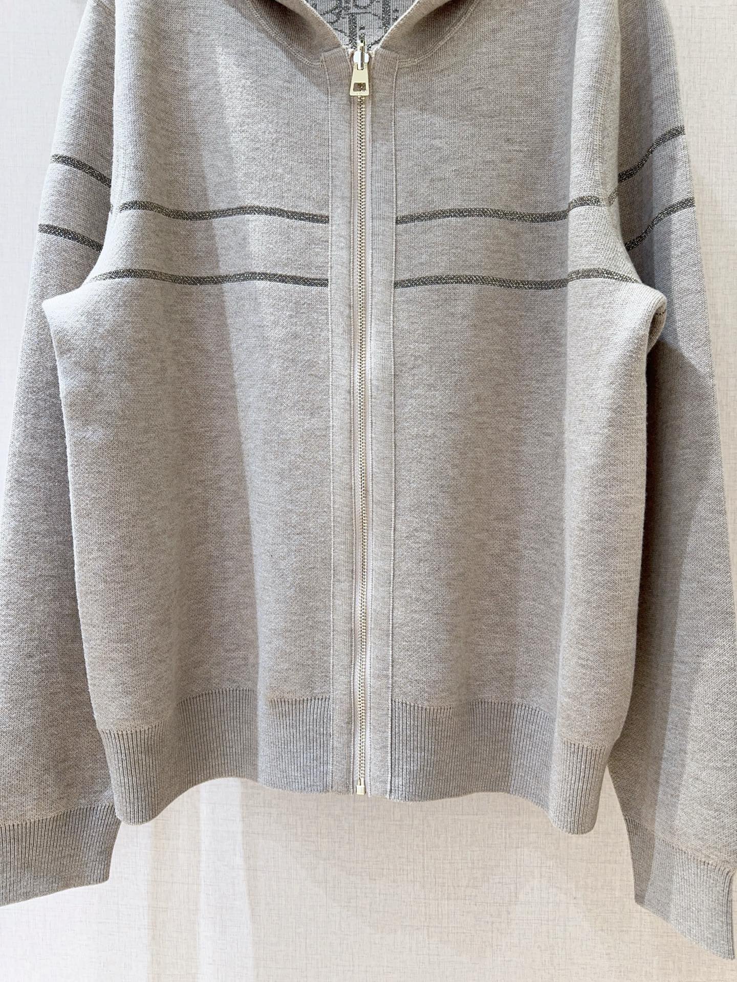 D家秋冬新品[爱心]🆕……双面穿连帽针织外套，休闲连帽剪裁兼顾松弛感与包容性，适配多身形，低调显质感，拉