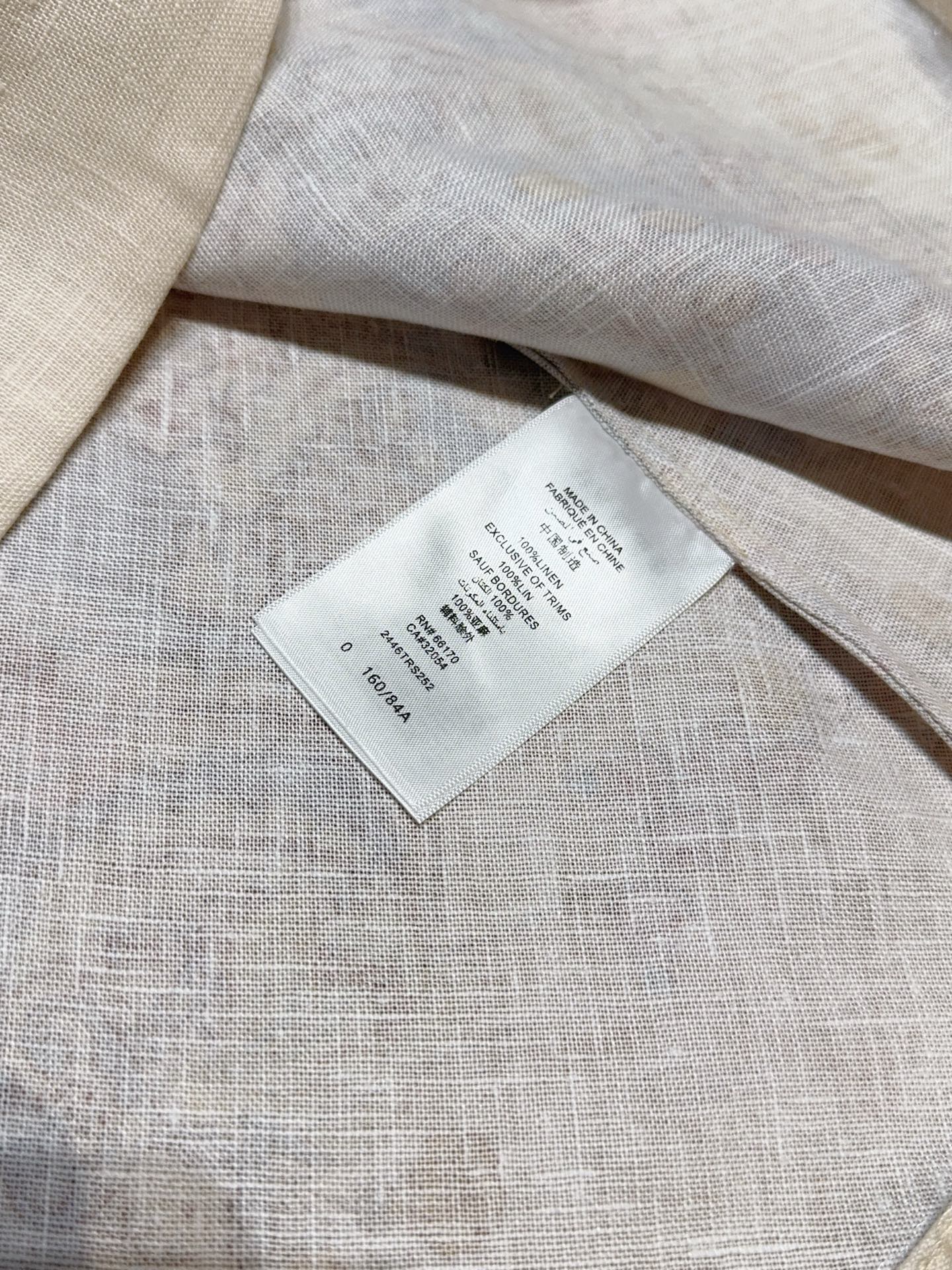 🆕ZIMMERMA*N*N 26新品推荐❤️❤️……采用雾满蓝底手绘花卉印花，复古又浪漫，选用亚麻面料制