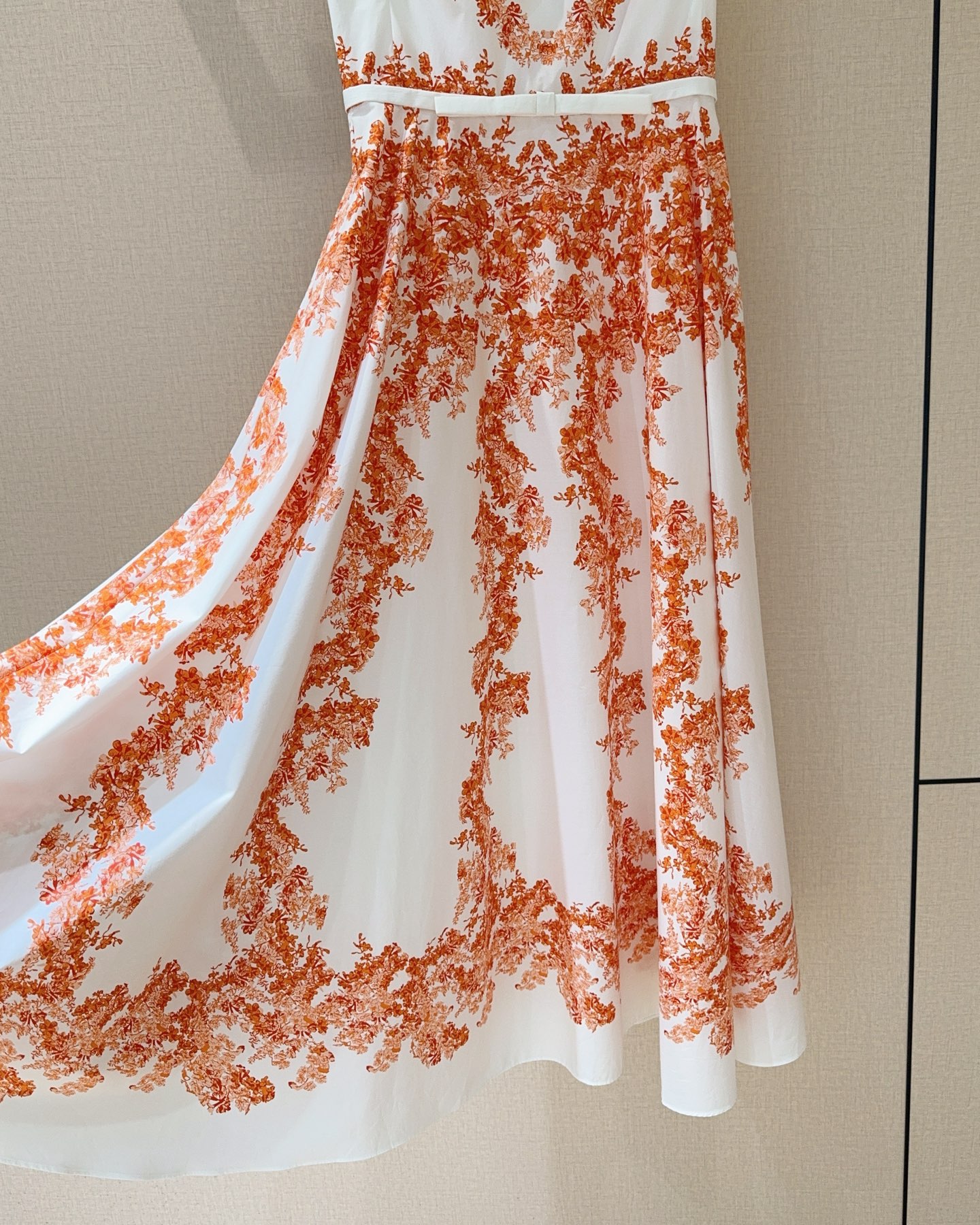 Giambattista Valli 26早春新品推荐🆕……圆领短袖印花🌸连衣裙👗，纯棉质地，收腰设计，