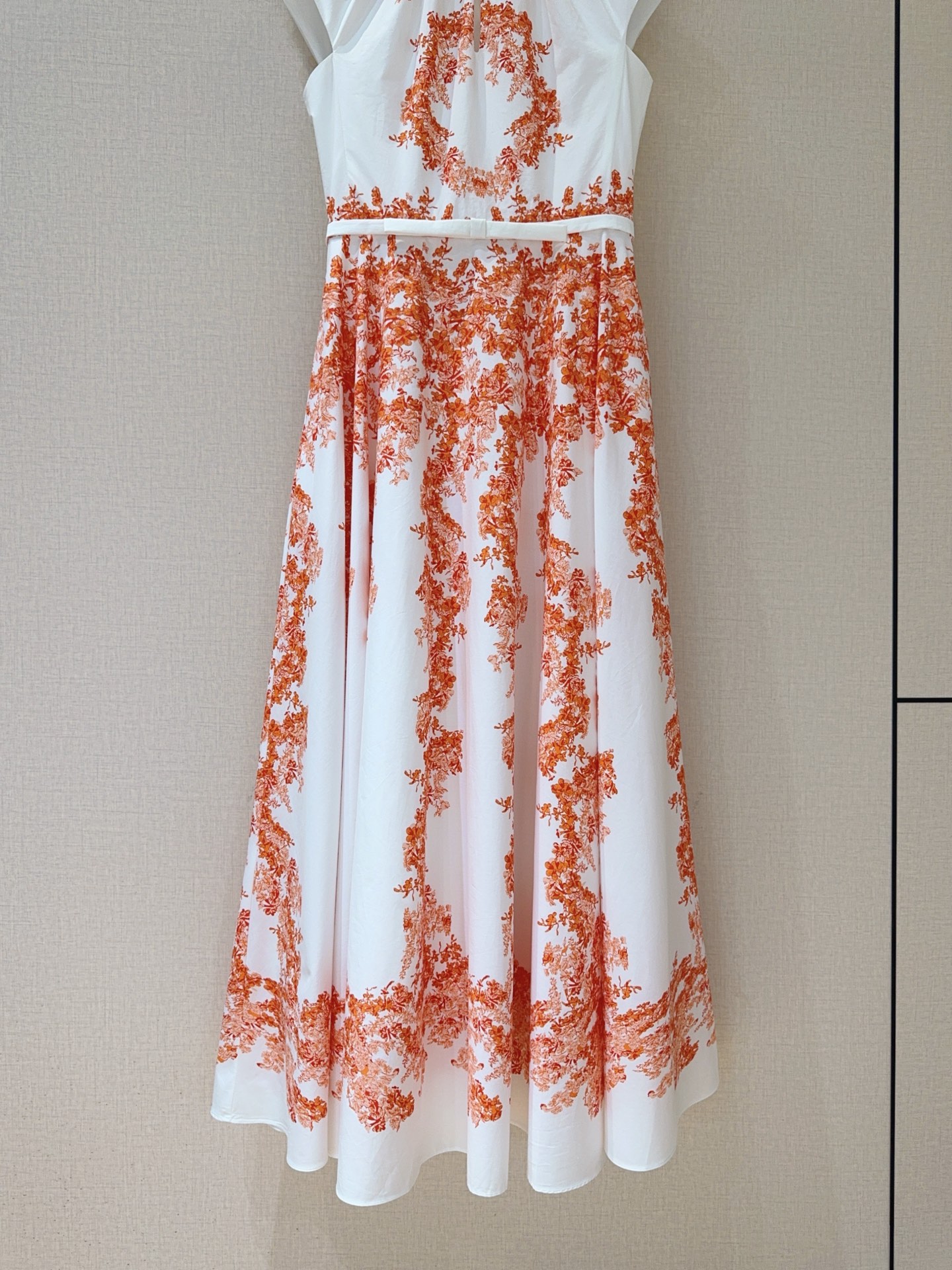 Giambattista Valli 26早春新品推荐🆕……圆领短袖印花🌸连衣裙👗，纯棉质地，收腰设计，