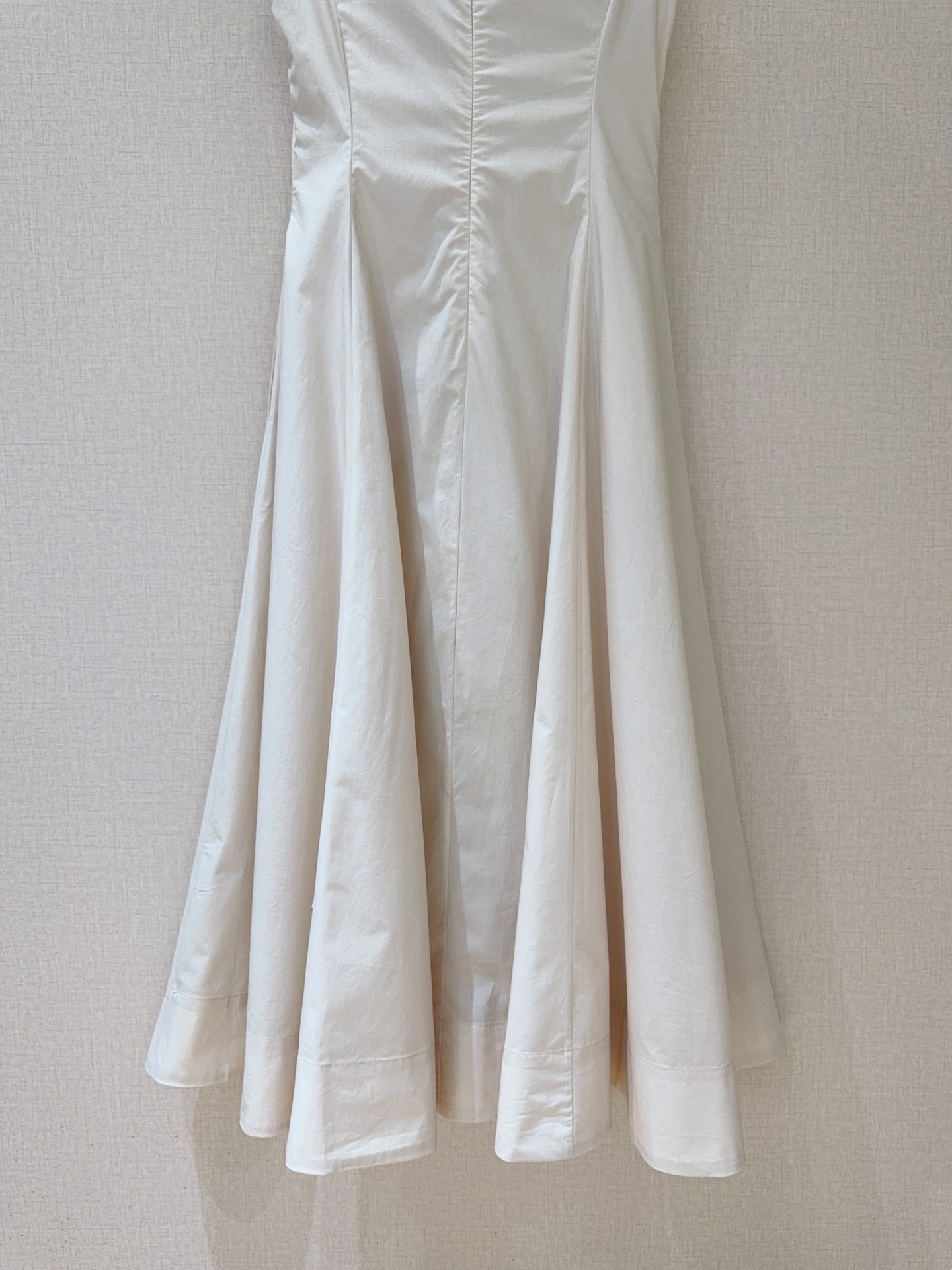 Oscar De La Rent*a 26春夏系列花卉印花连衣裙👗……无袖圆领收腰中长款连衣裙，舒适棉质