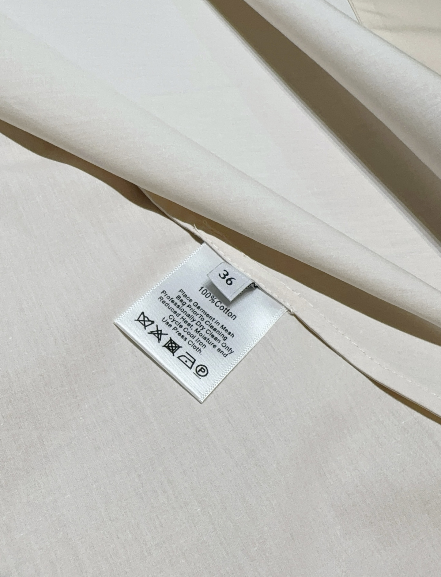Oscar De La Rent*a 26春夏系列花卉印花连衣裙👗……无袖圆领收腰中长款连衣裙，舒适棉质