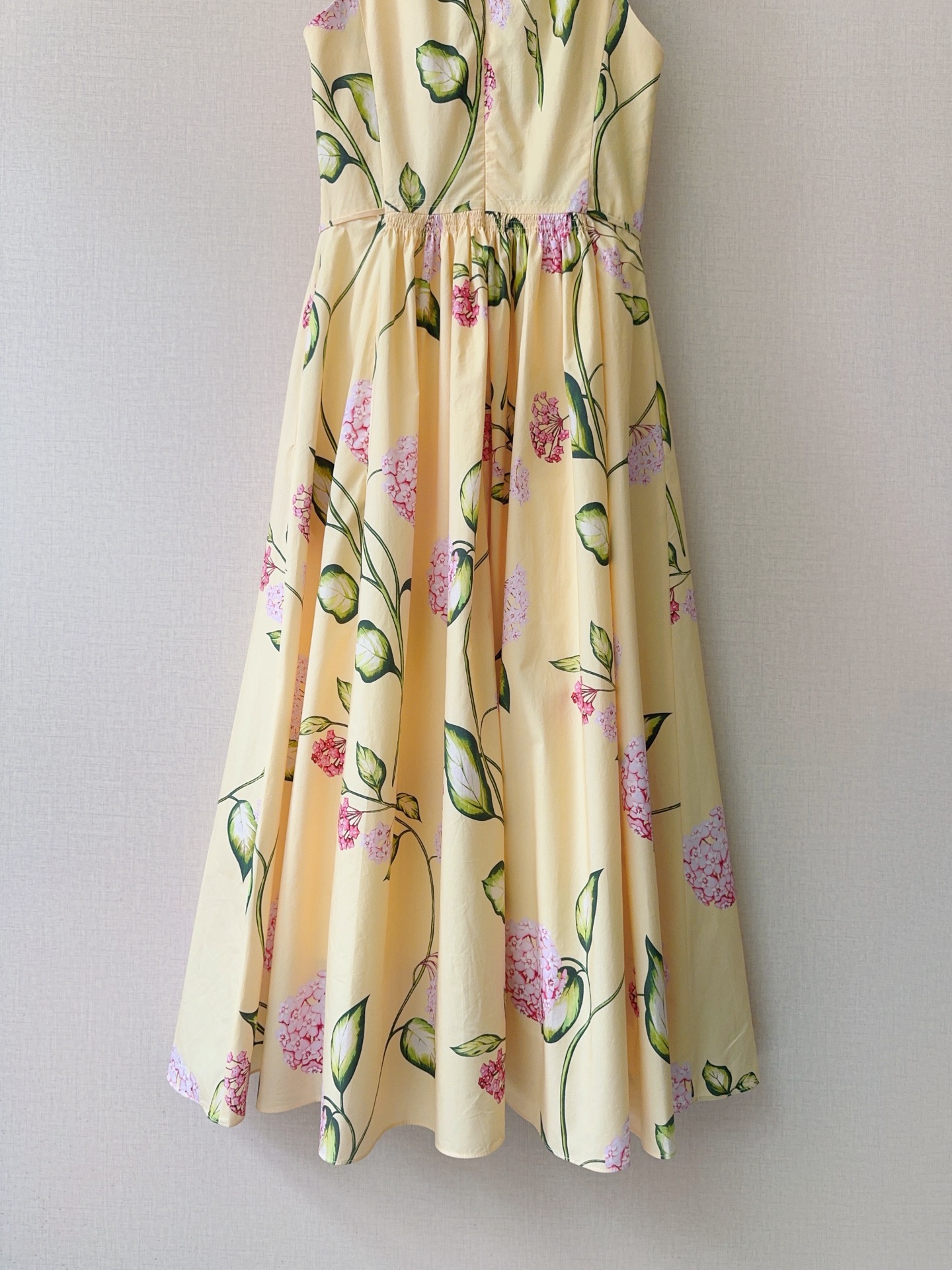 🌸Oscar de la Renta 印花连衣裙，新品推荐[爱心][爱心]……无袖圆领设计，露出纤细肩臂