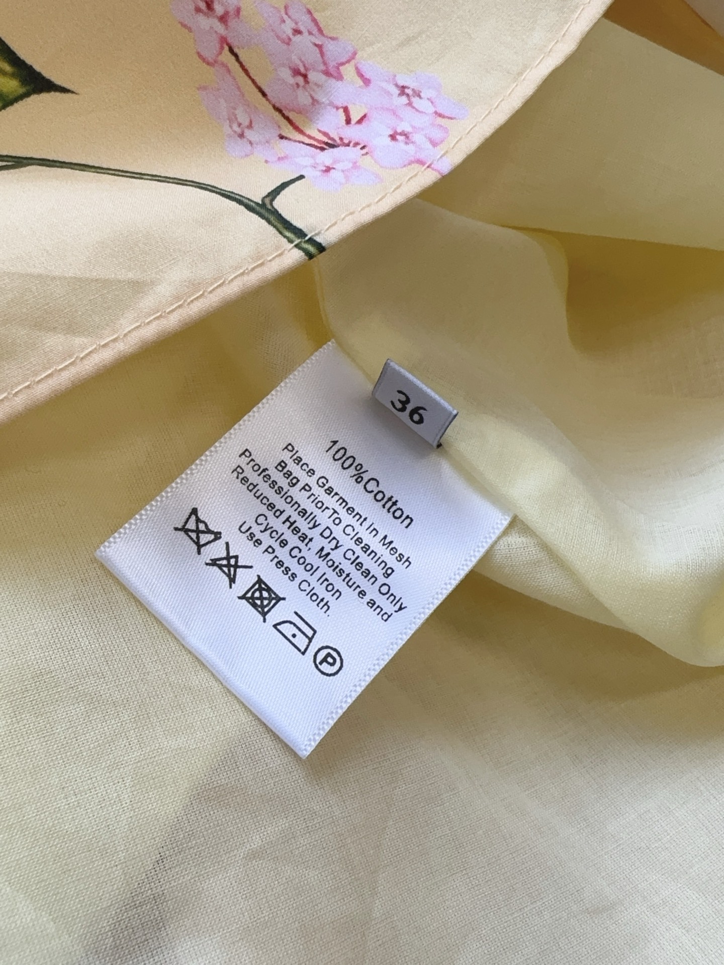 🌸Oscar de la Renta 印花连衣裙，新品推荐[爱心][爱心]……无袖圆领设计，露出纤细肩臂