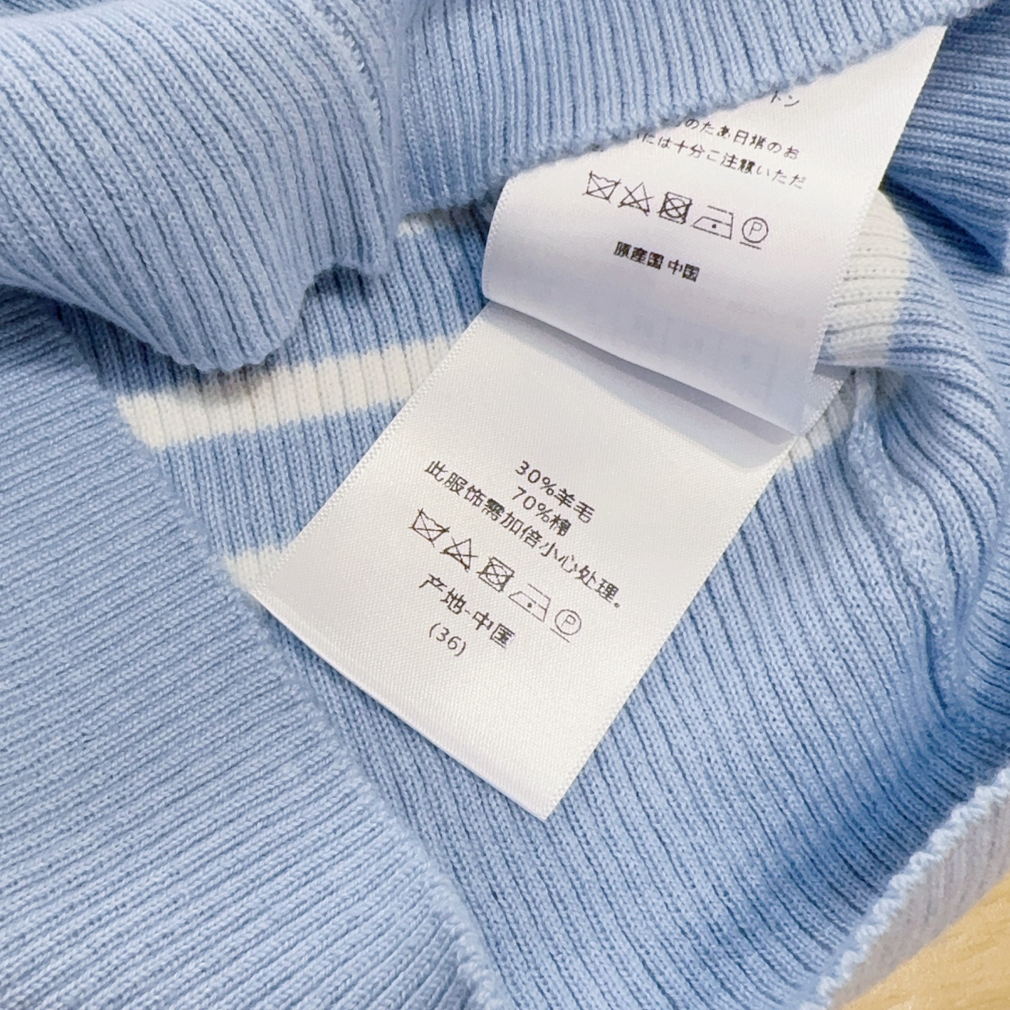 D家经典条纹针织短袖新品🆕❤️圆领五分袖设计，袖清爽利落，春夏或早秋都能穿！手感超柔软，亲肤又舒适～条纹