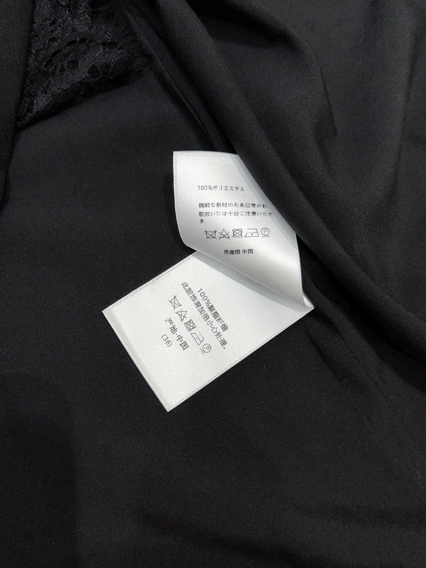 D 家蕾丝拼接吊带连衣裙新品推荐🆕……U型领口吊带设计，简约大方，高腰带收腰设计，自带蝴蝶结装饰；裙摆处
