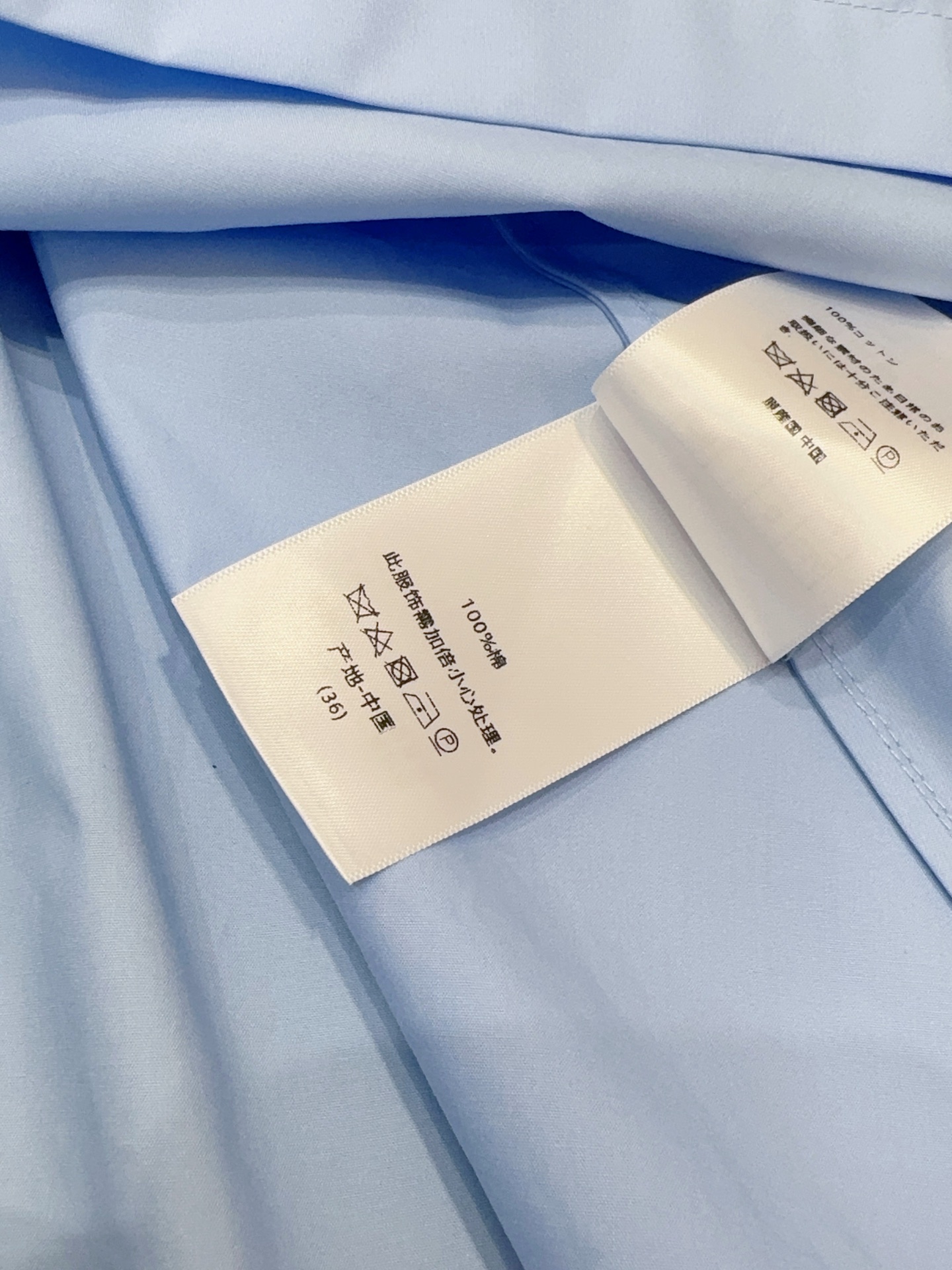 浅蓝千金风半袖长款连衣裙👗新品推荐……领口大蝴蝶结搭配金色蝴蝶结装饰，是整件裙子的点睛之笔，自带少女感，