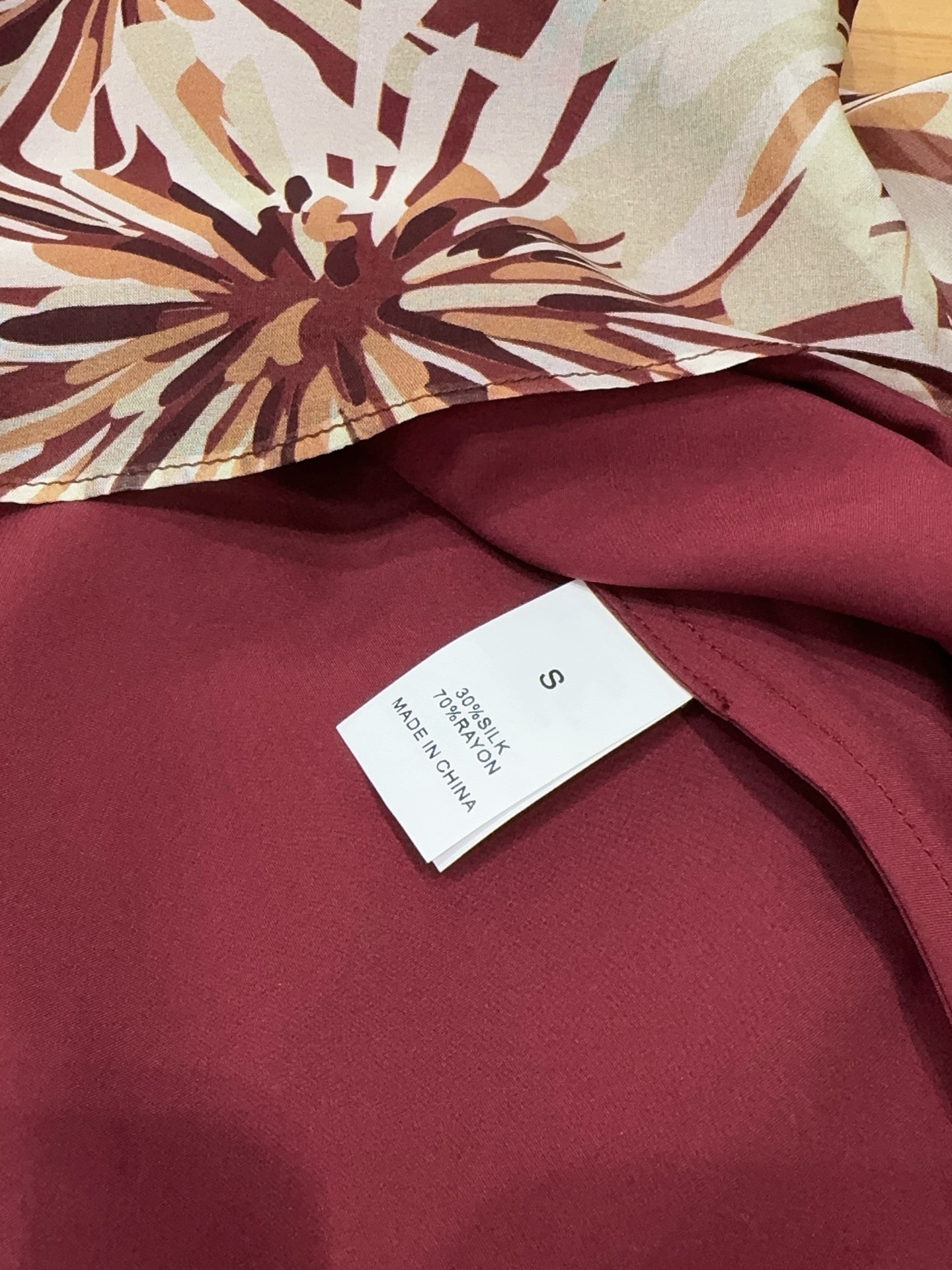 Brunello Cucinelli 烟花印花半身裙新品推荐……枣红底色搭配米白烟花印花，自带复古松弛的