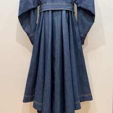 Z*I*M*M 新品推荐🆕❤️…… 棉质星空黑衬衫式迷人牛仔连衣裙👗 选用牛仔布面料制成,采用中长款的经典领型,灯笼 Z*I*M*M 新品推荐🆕❤️…… 棉质星空黑衬衫式迷人牛仔连衣裙👗 选用牛仔布面料制成,采用中长款的经典领型,灯笼
