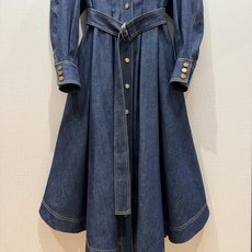 Z*I*M*M 新品推荐🆕❤️…… 棉质星空黑衬衫式迷人牛仔连衣裙👗 选用牛仔布面料制成,采用中长款的经典领型,灯笼 Z*I*M*M 新品推荐🆕❤️…… 棉质星空黑衬衫式迷人牛仔连衣裙👗 选用牛仔布面料制成,采用中长款的经典领型,灯笼